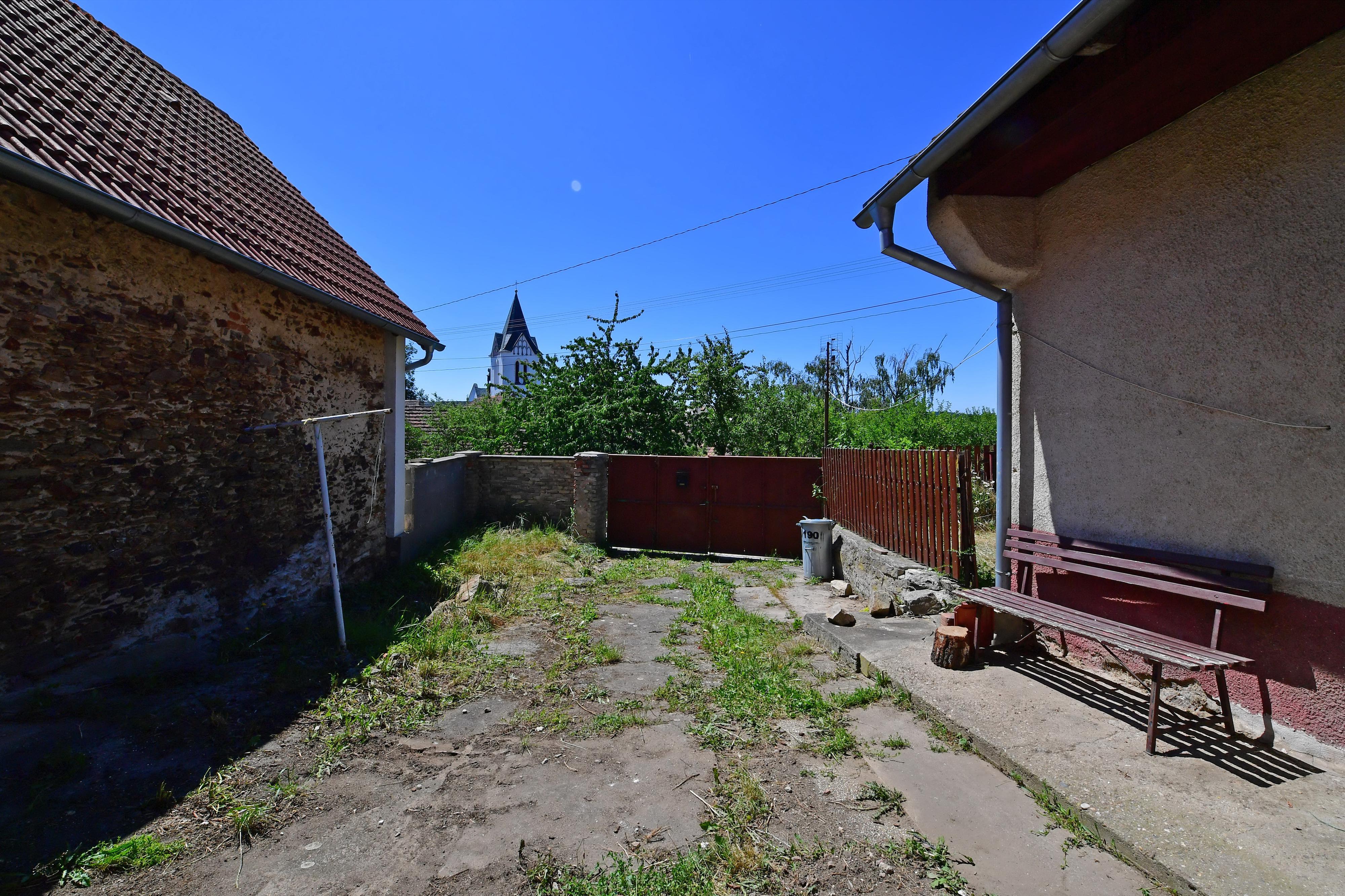 Rodinný dům 3+1 se stodolou a pozemkem 828 m2
