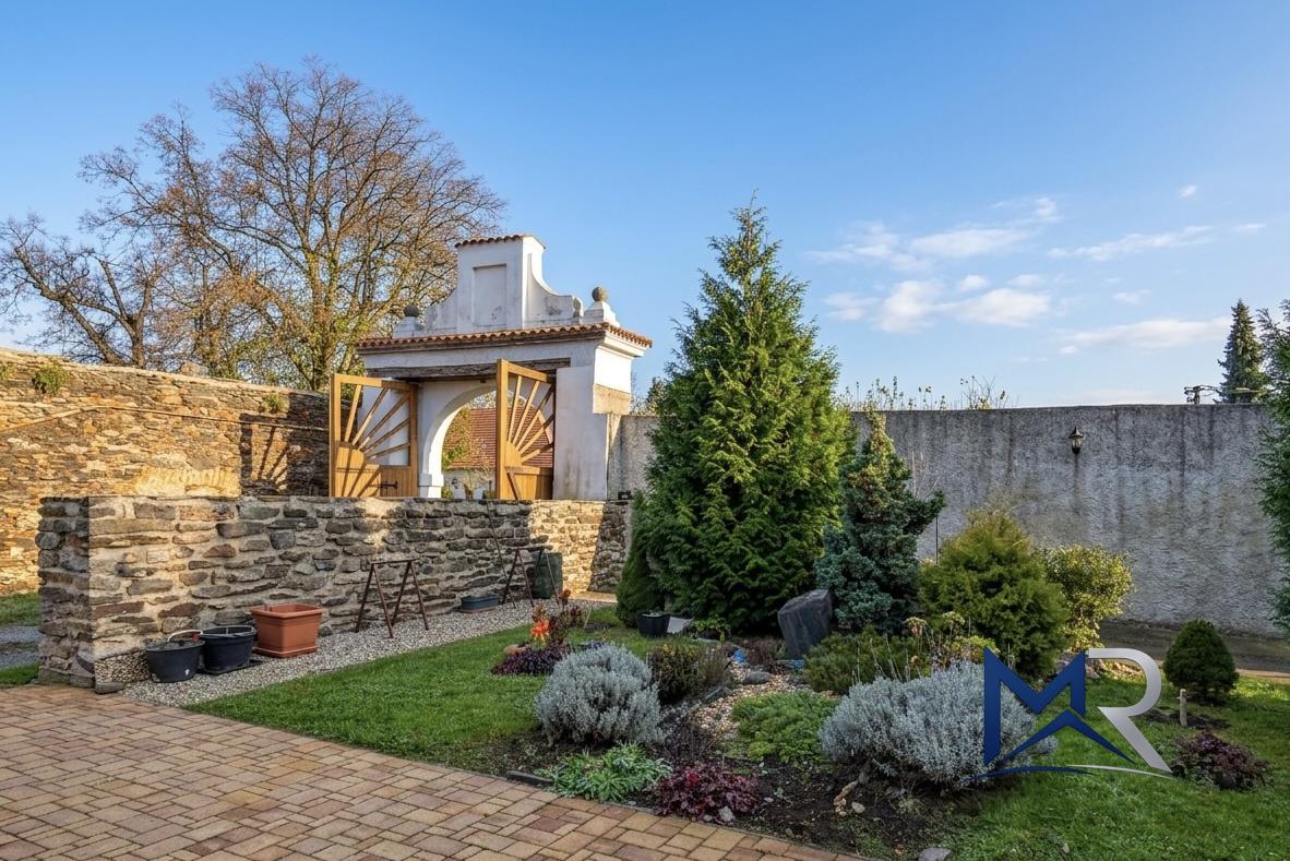 Prodej rodinného domu 825 m², pozemek 1250 m² Vrdy