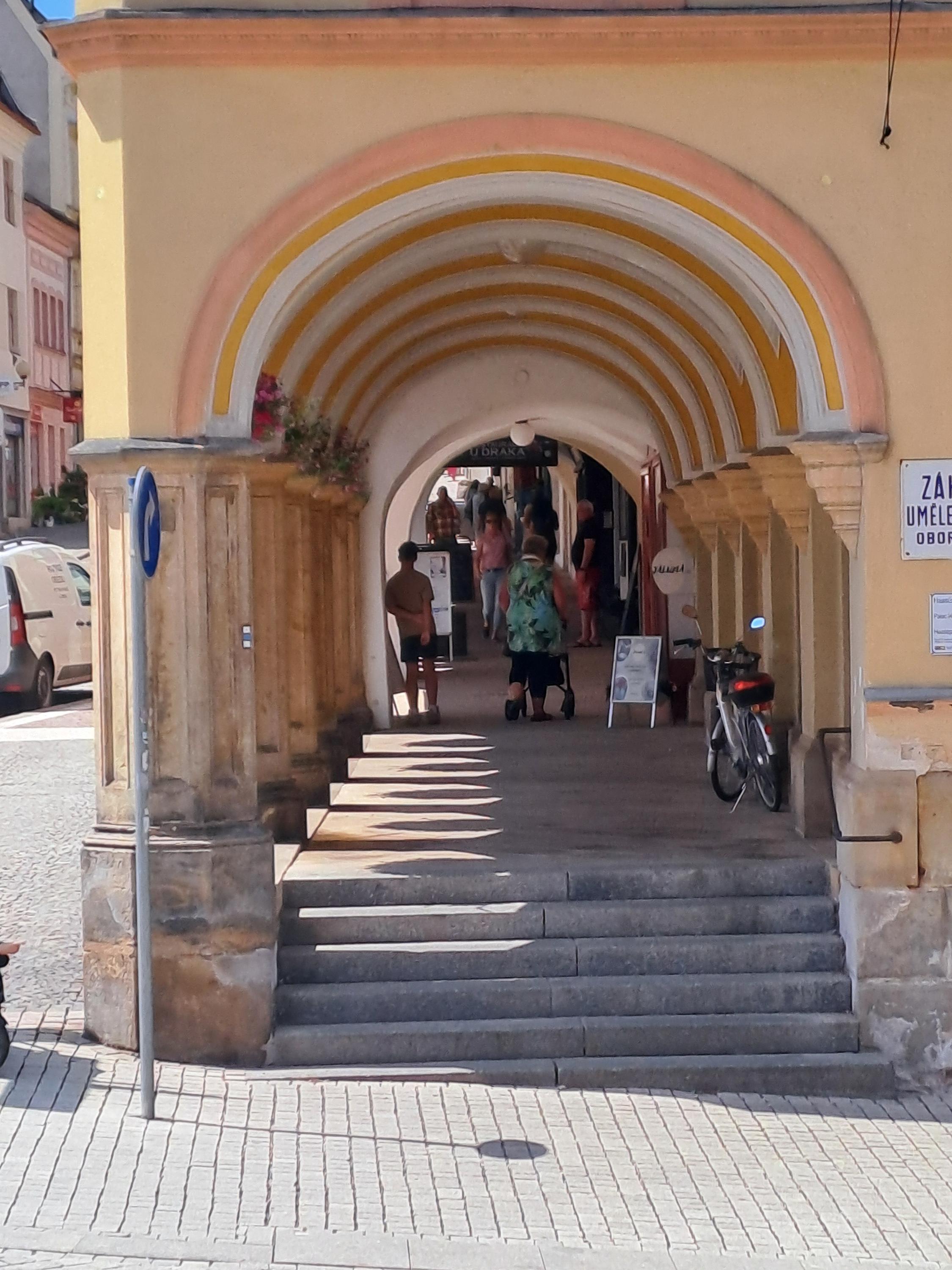 ZUŠ Trutnov, Krakonošovo náměstí foto 2