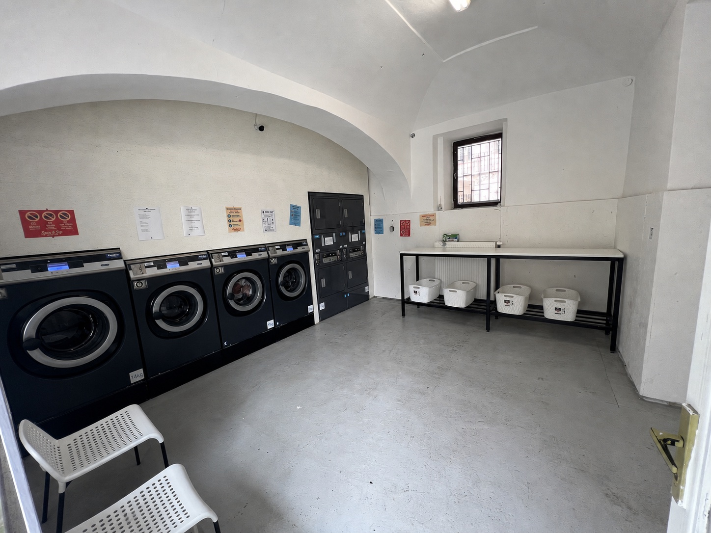 Spin&Sip Laundromat foto 4