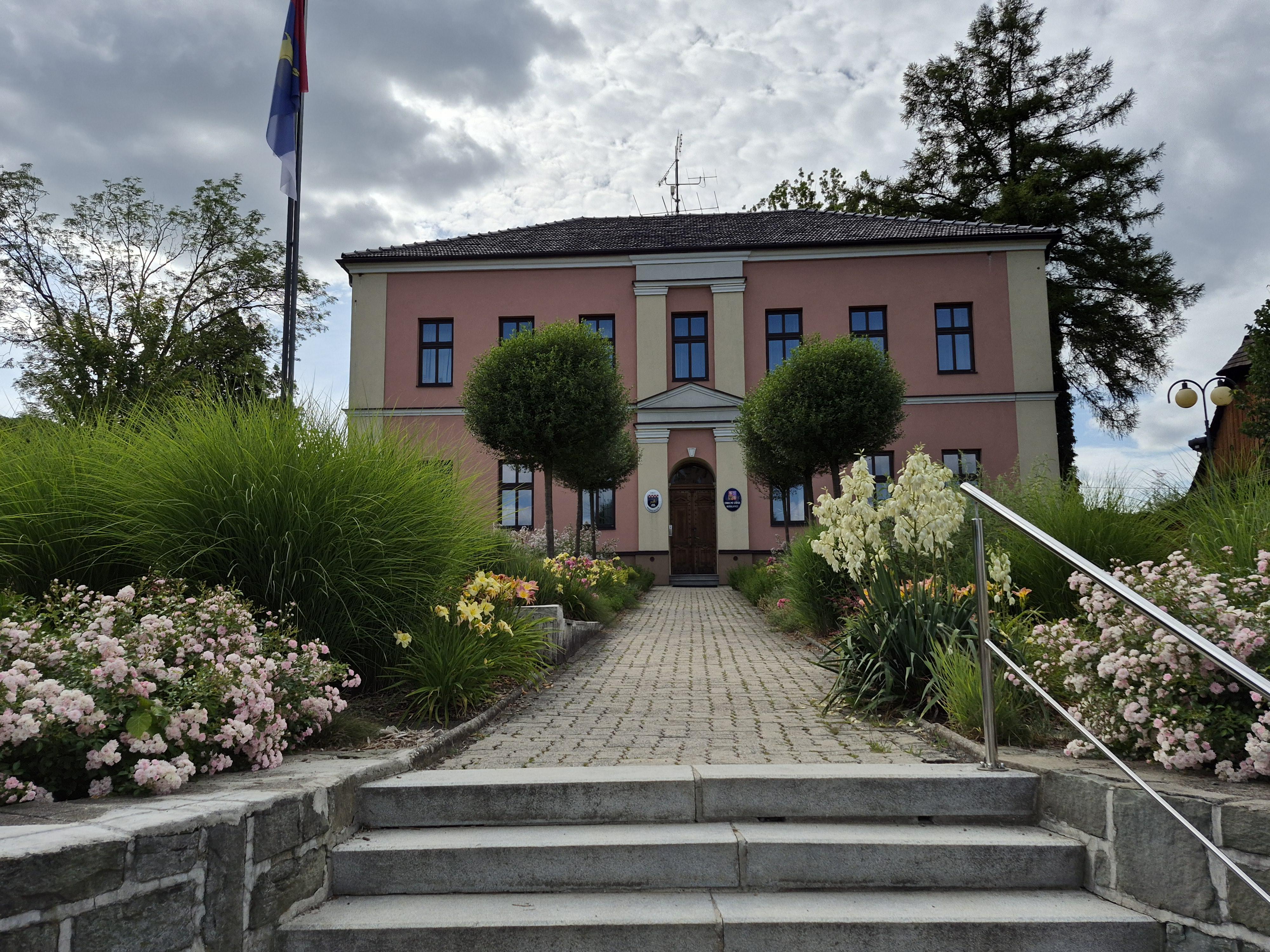 Hodslavice - obecní úřad foto 2