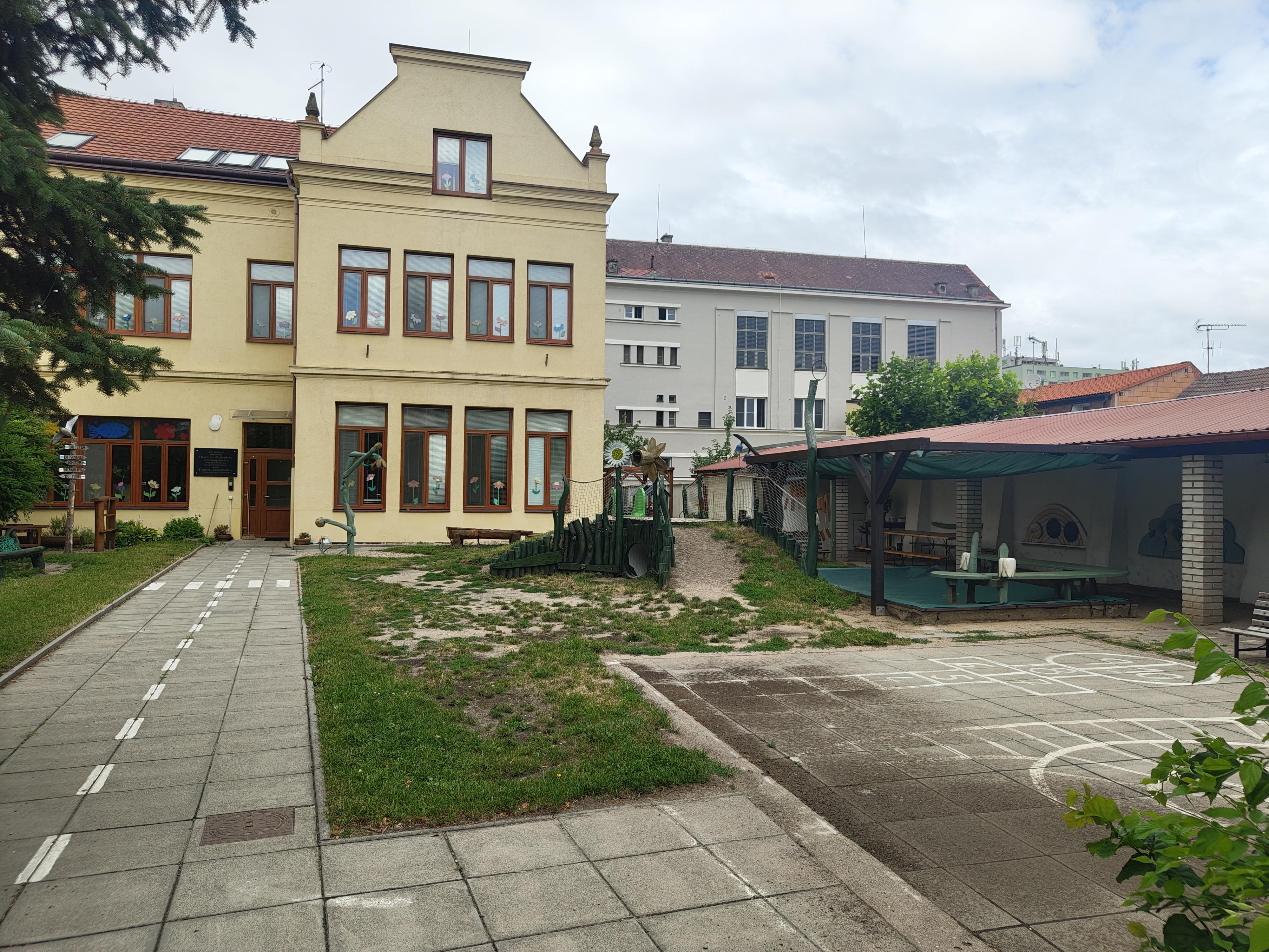 MŠ Poděbrady, Proftova foto 3