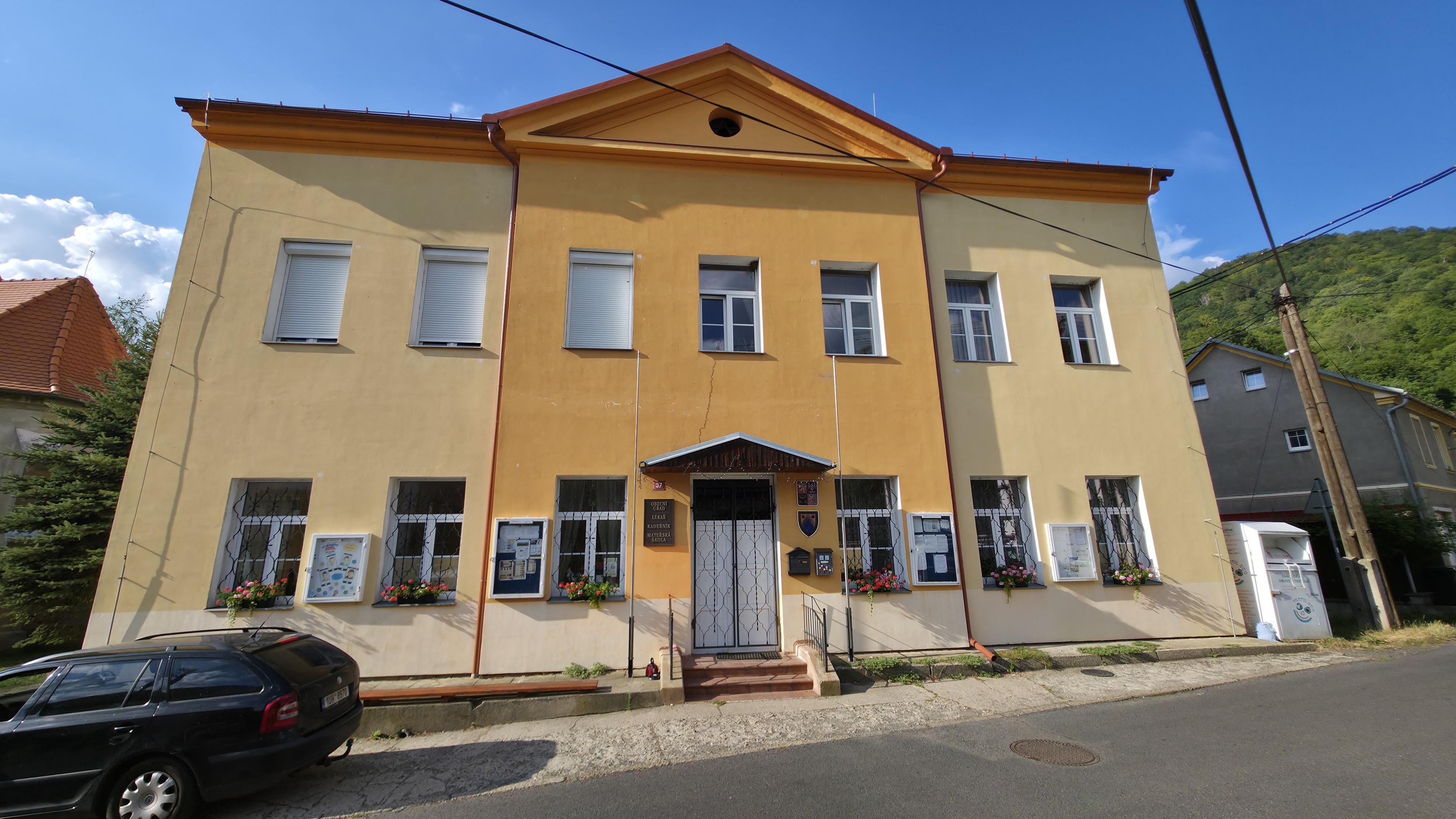 Těchlovice - obecní úřad foto 2