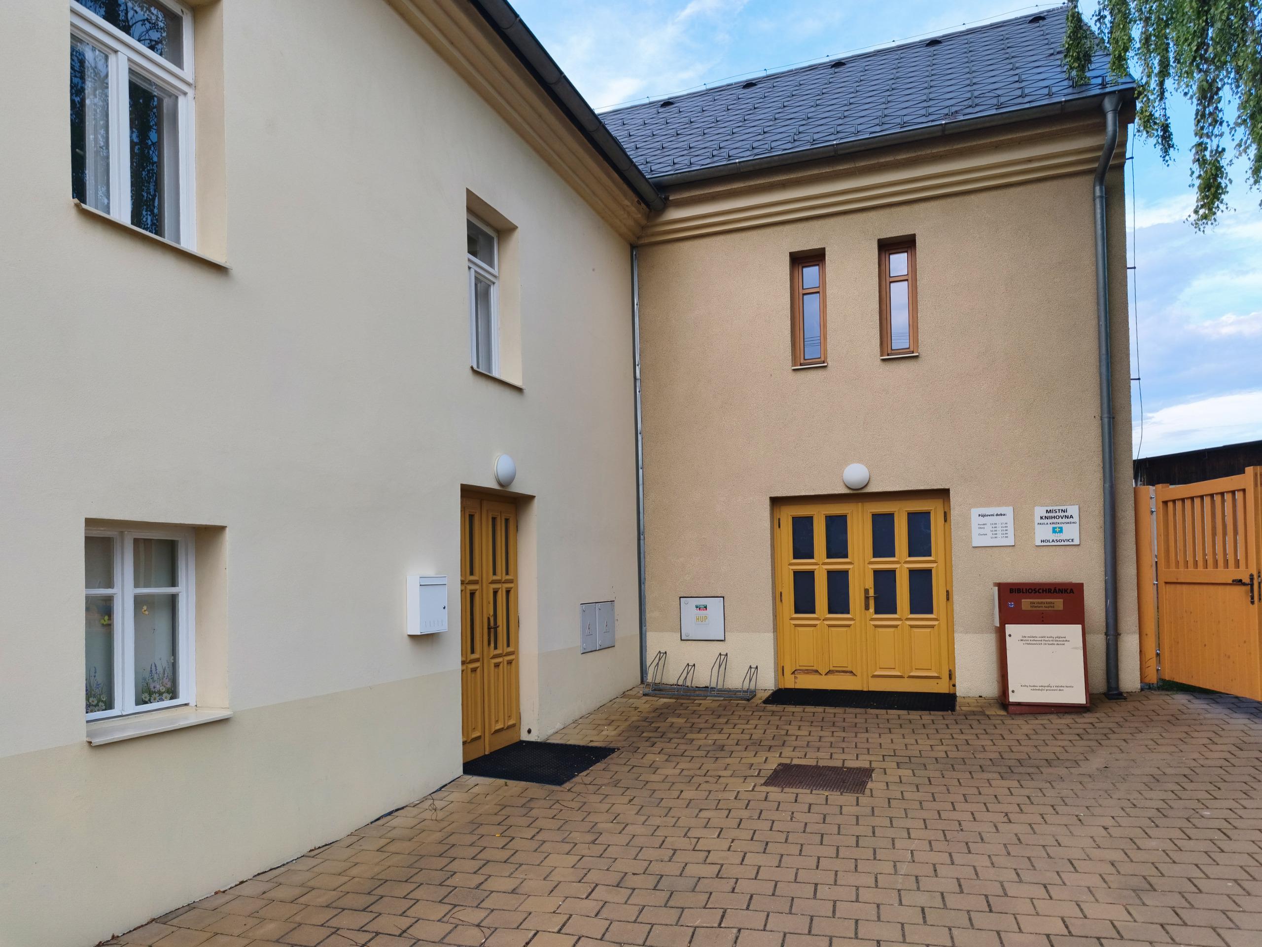 Místní knihovna Holasovice foto 3