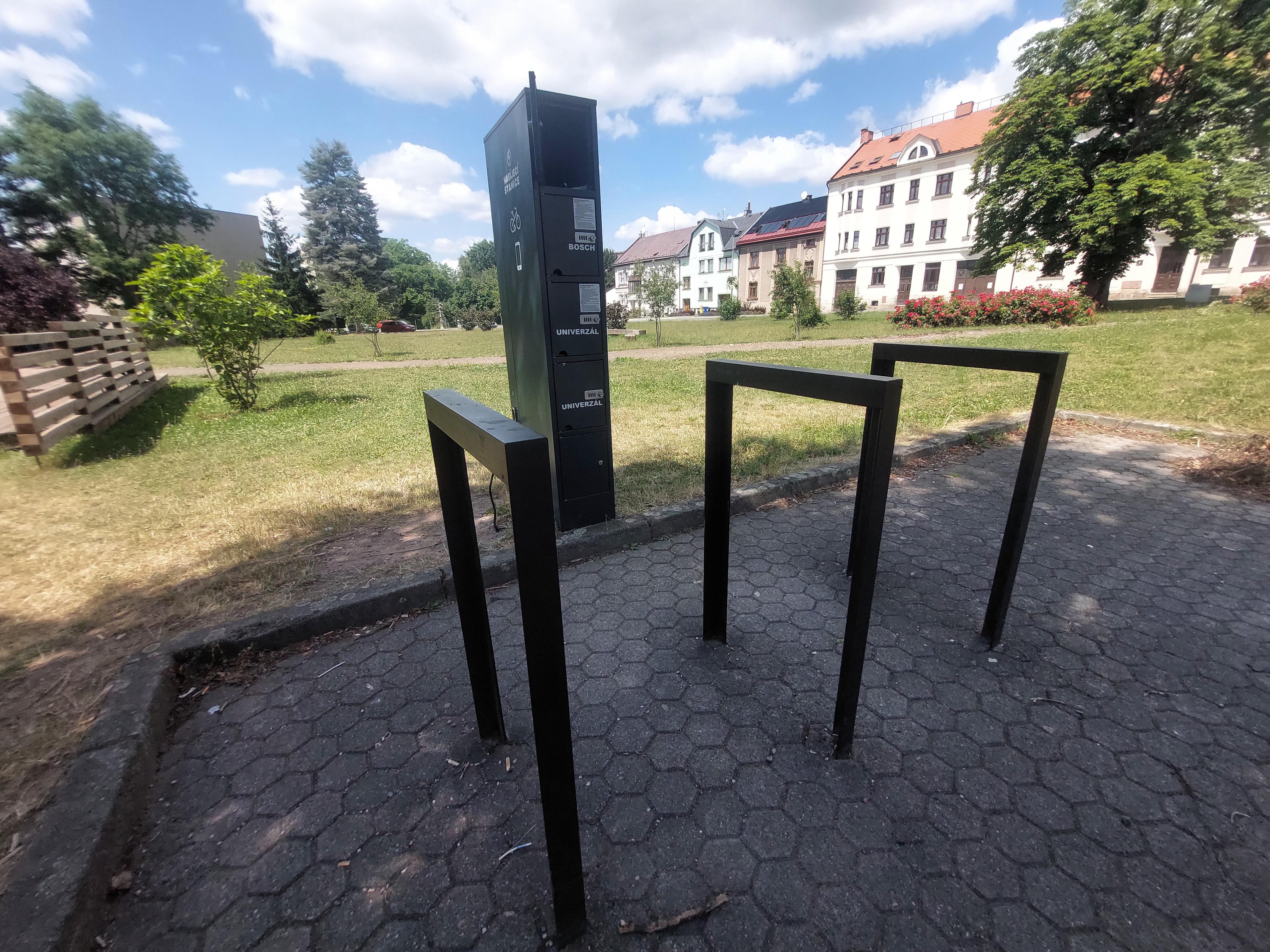 Nabíjecí stanice pro elektrokola a mobilní zařízení foto 2