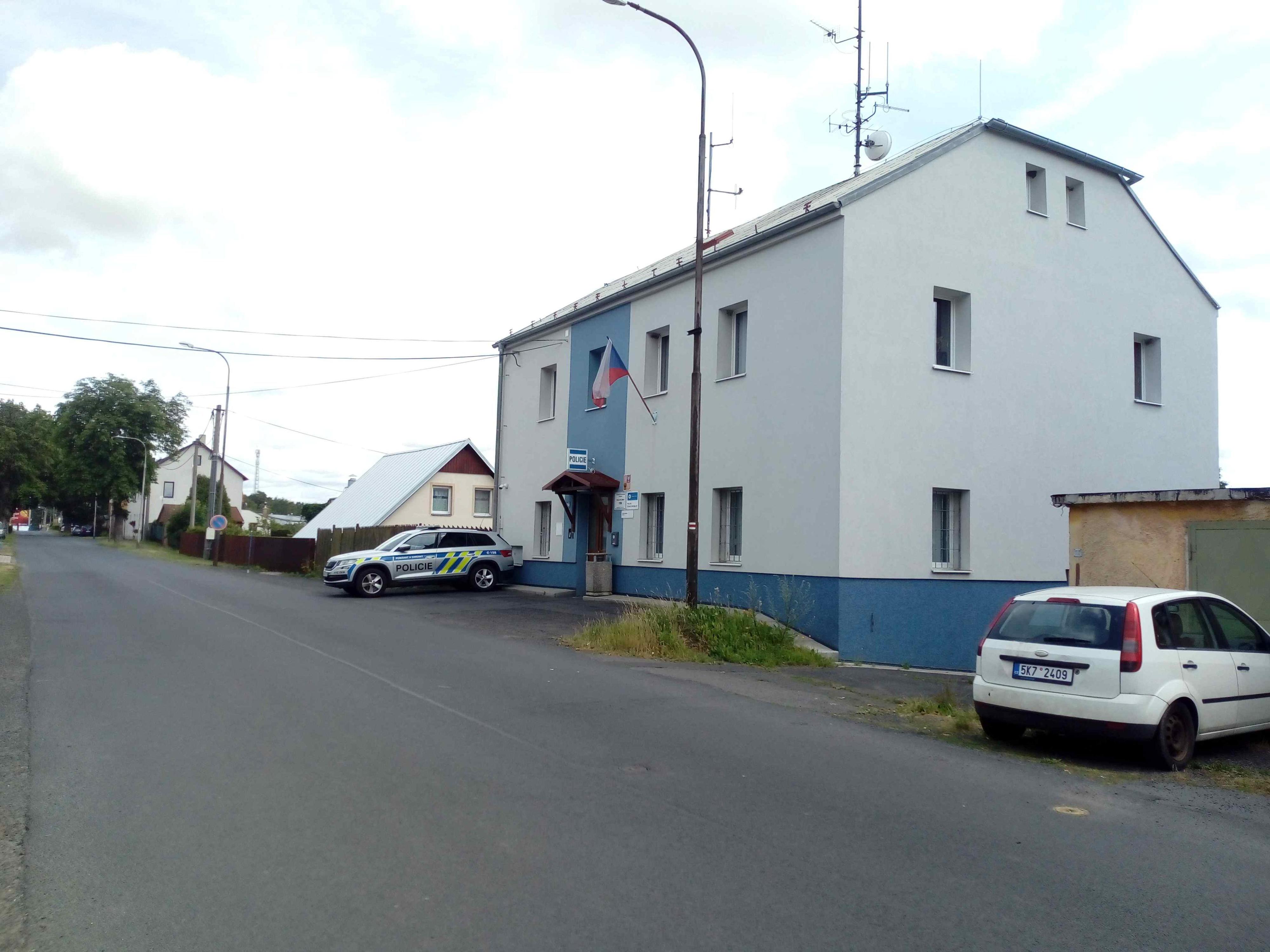 Policie ČR - Obvodní oddělení Bochov foto 3