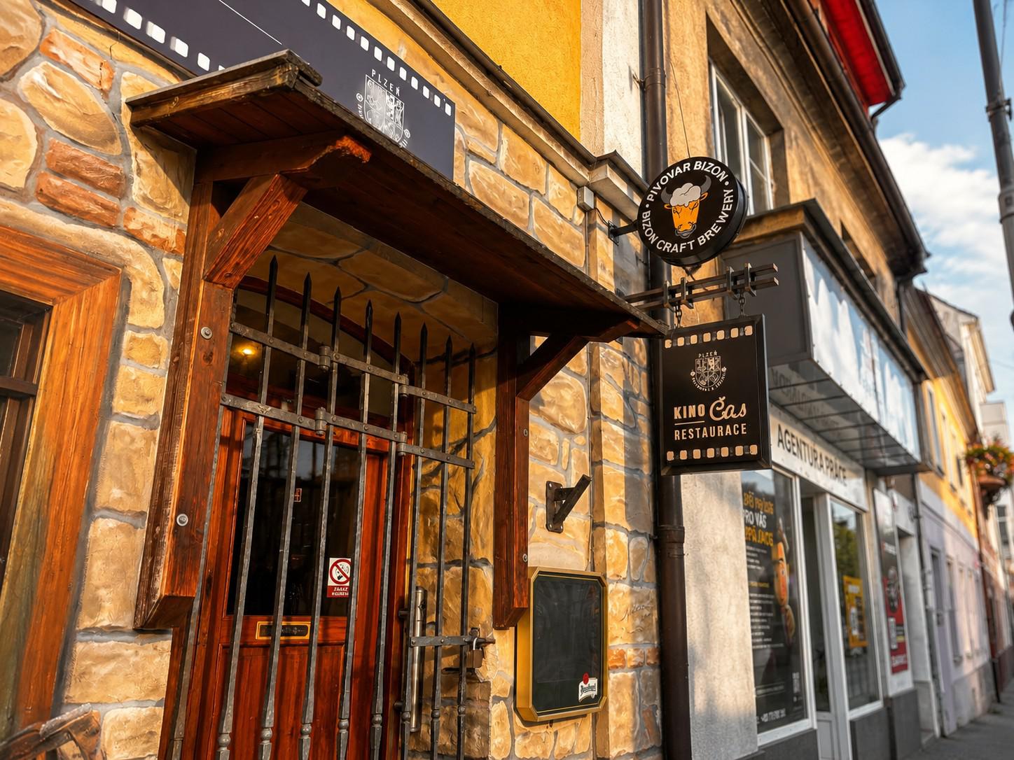 Kino Čas - Restaurace foto 2