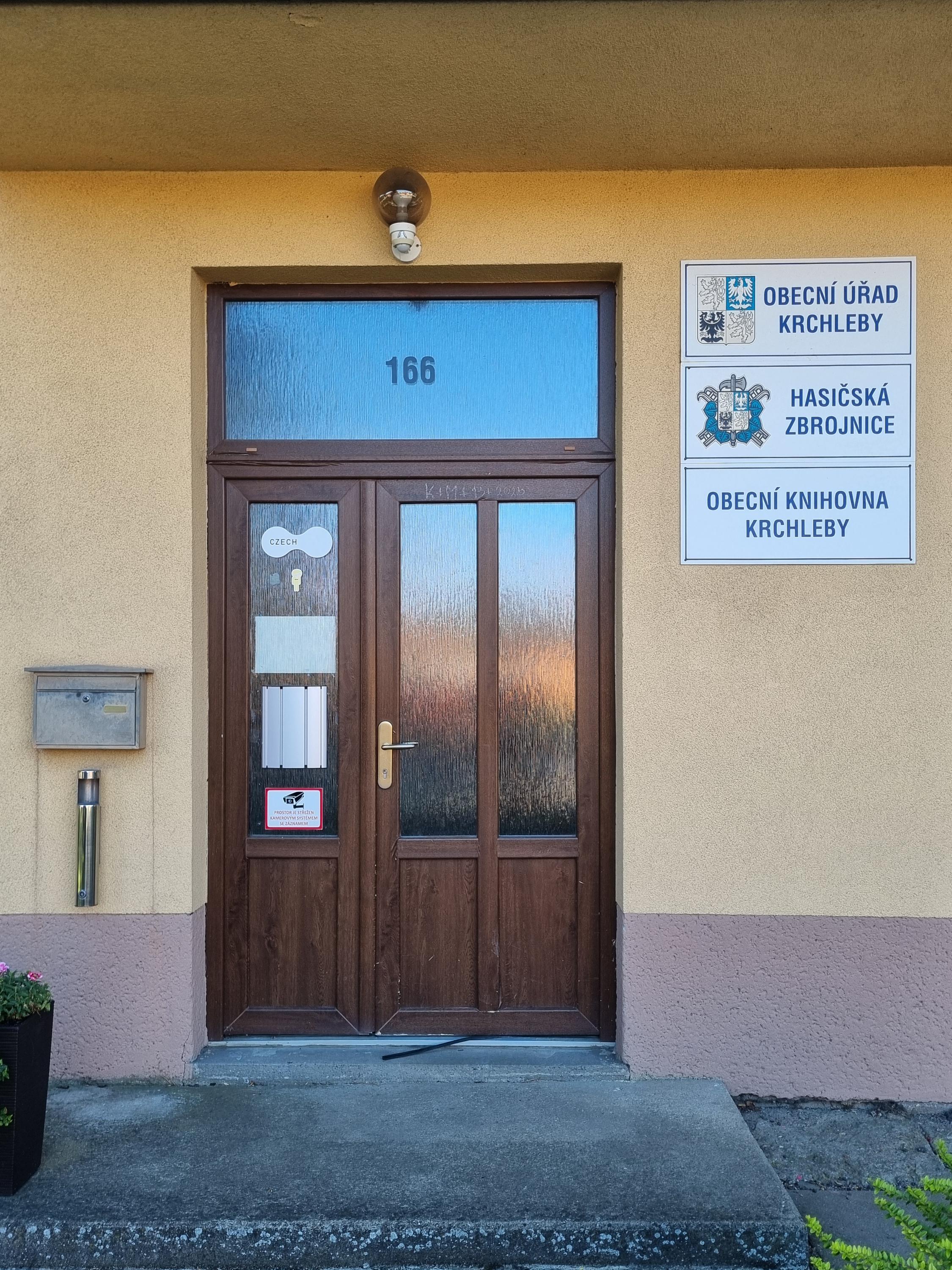 Krchleby - obecní úřad foto 1