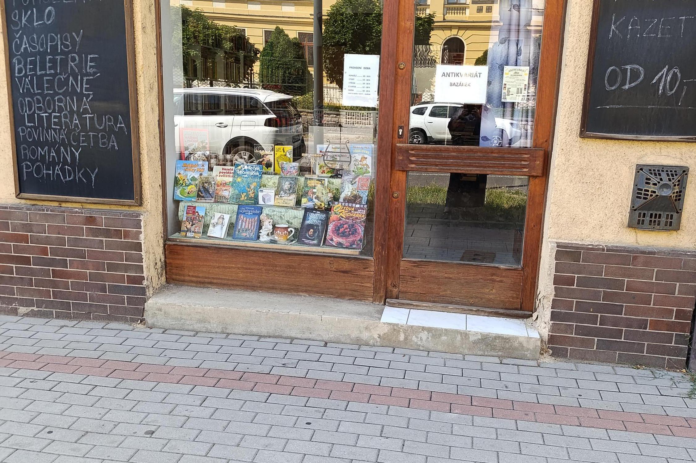 ANTIKVARIÁT