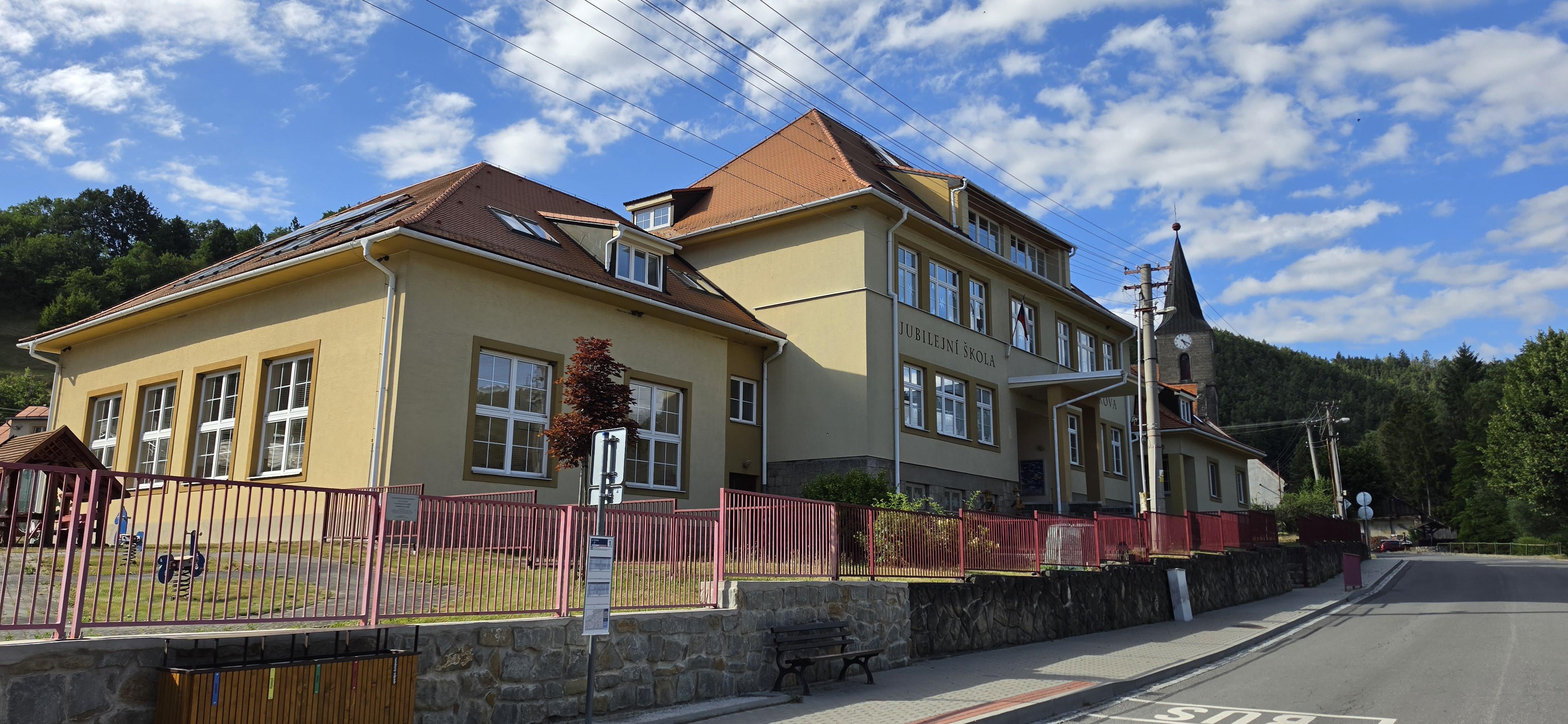 Jubilejní ZŠ T. G. Masaryka a MŠ Rusava foto 2
