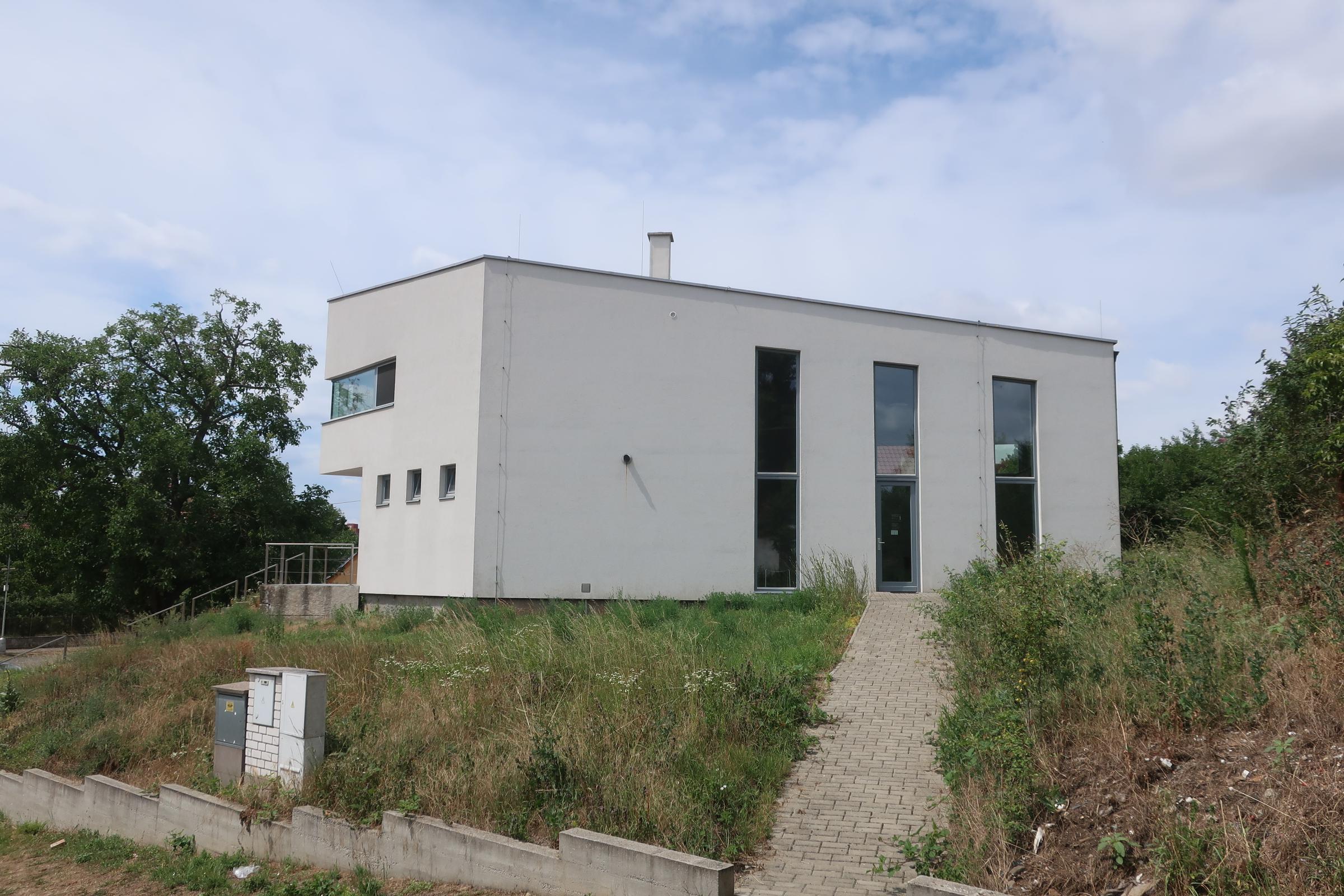 Pavéza - kostel Církve čs. husitské foto 6