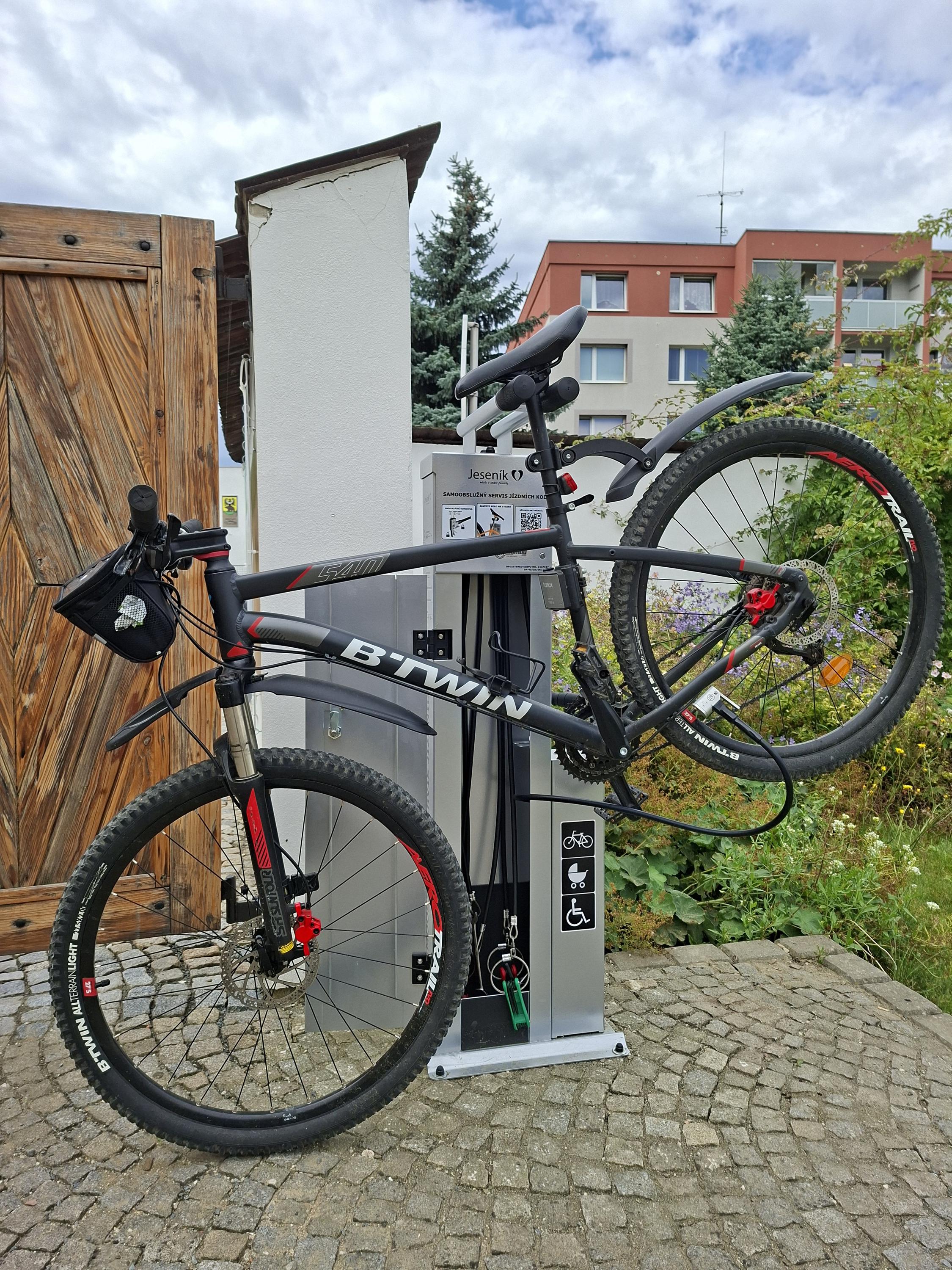 Nabíjecí stanice Cyklopoint TIC Jeseník - Budova Katovny foto 3