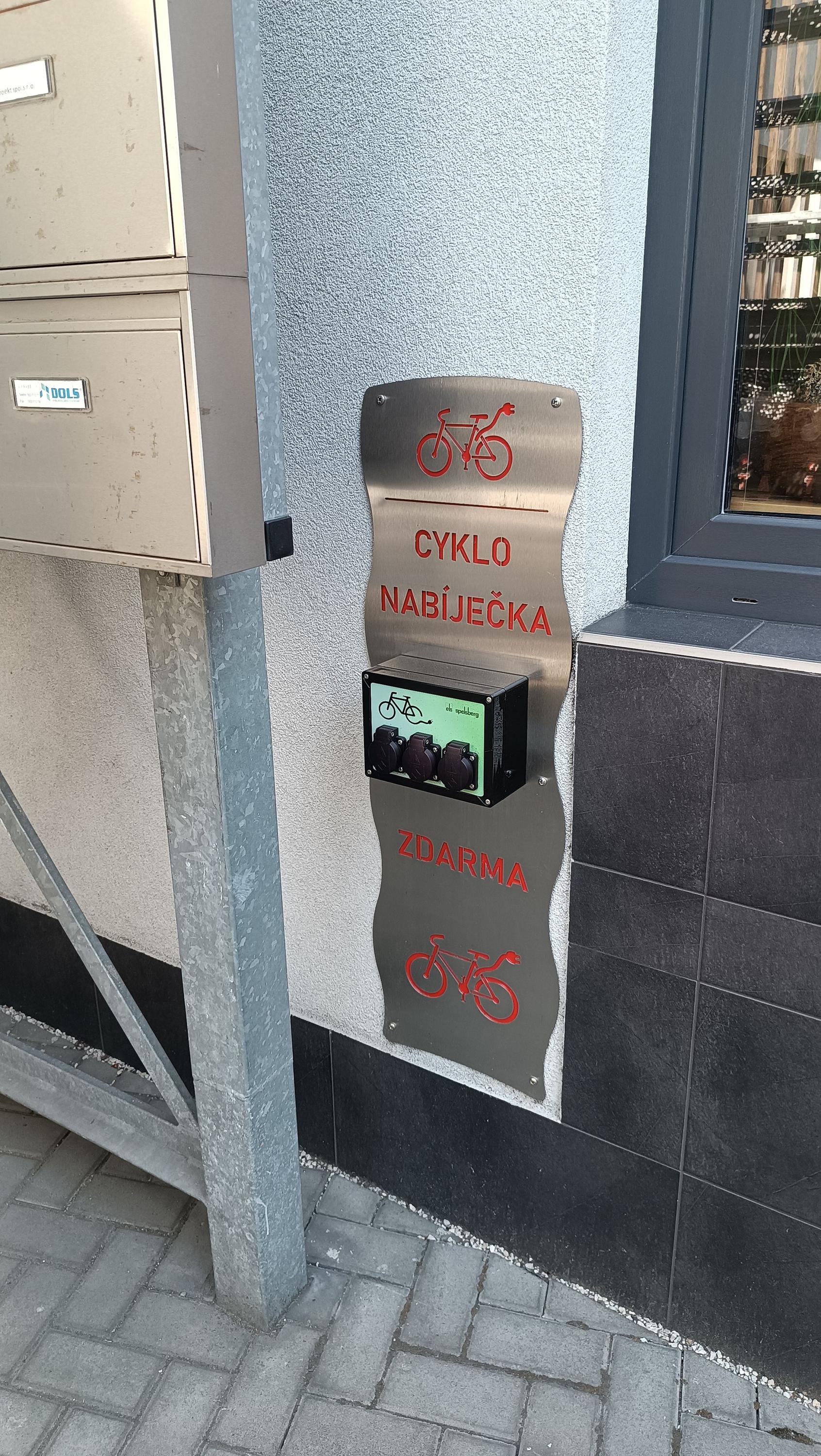 Nabíjecí zásuvka pro elektrokola - Bzenec foto 1