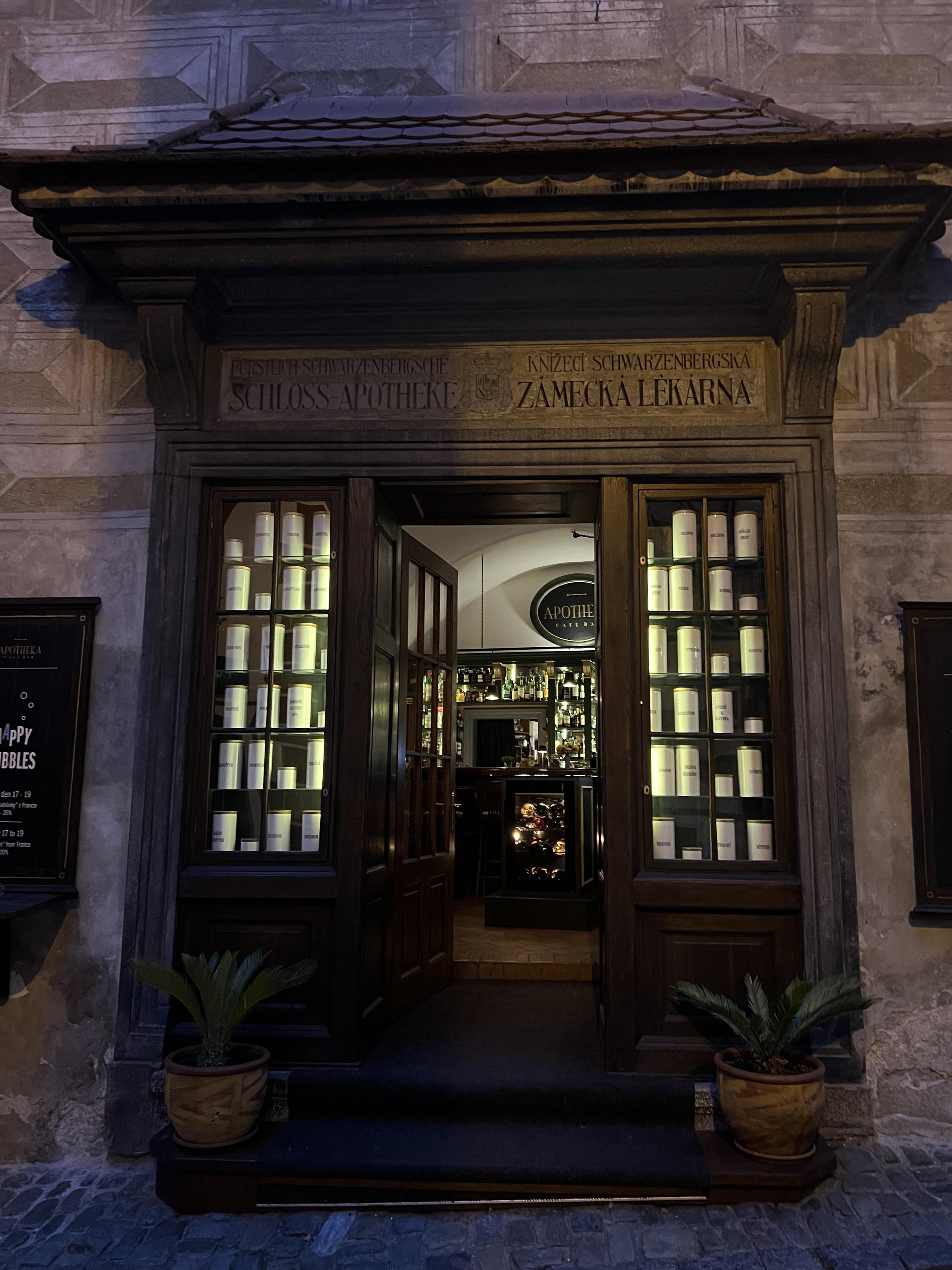 Apotheka Cocktail Bar foto 3