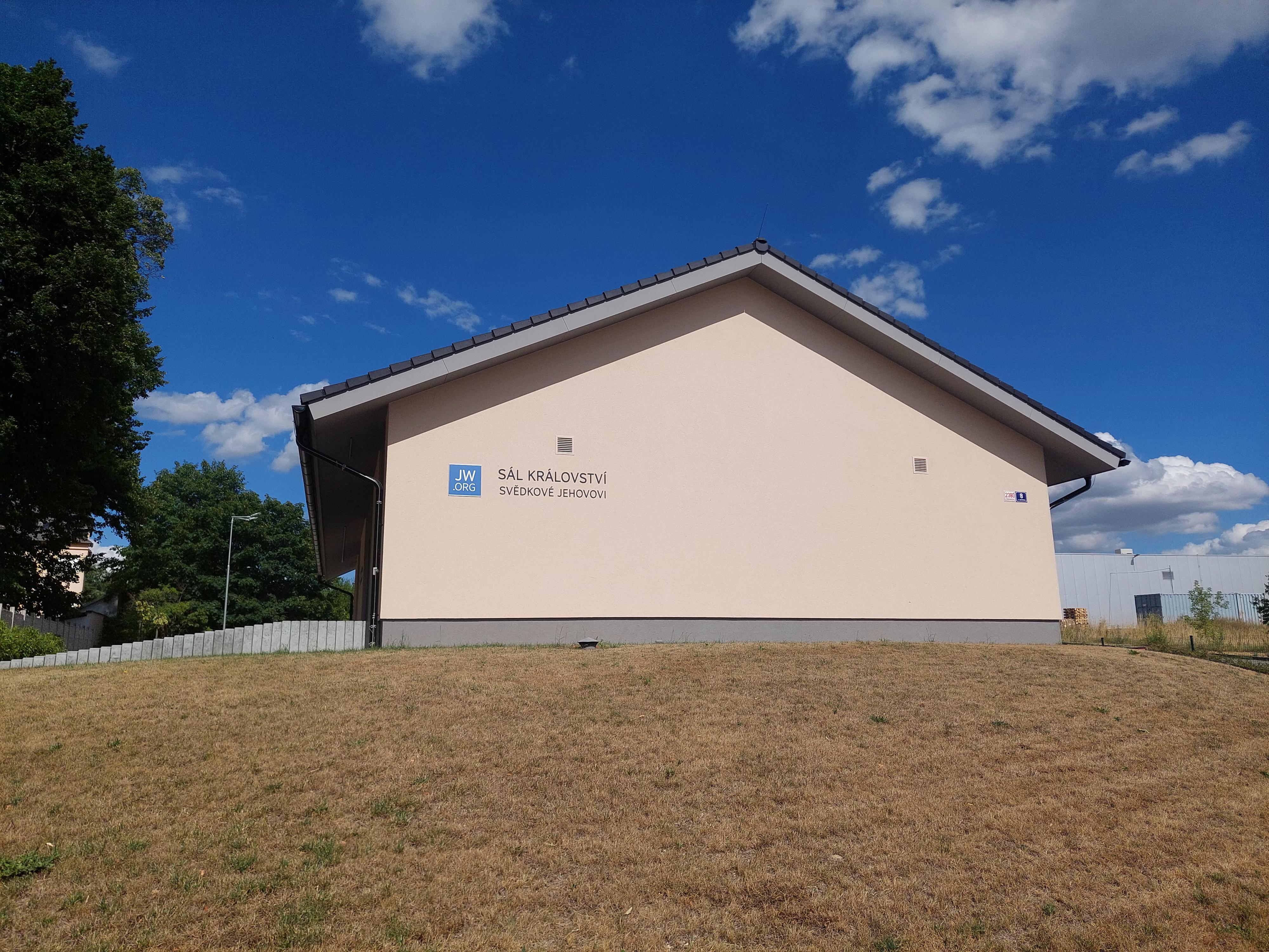 Náboženská společnost Svědkové Jehovovi - Sál Království foto 3