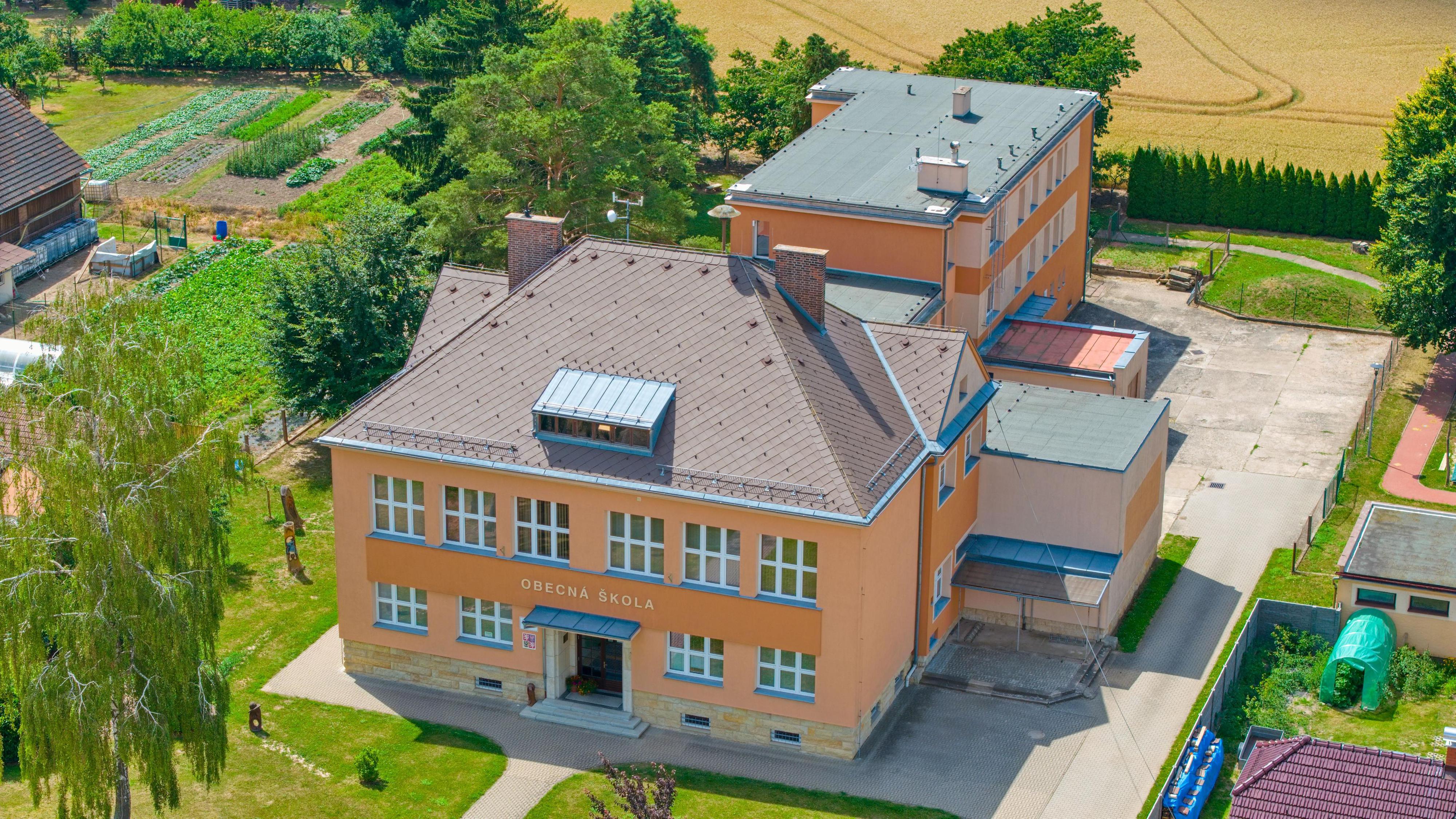 Základní škola Dobrá Voda u Hořic, okres Jičín foto 2