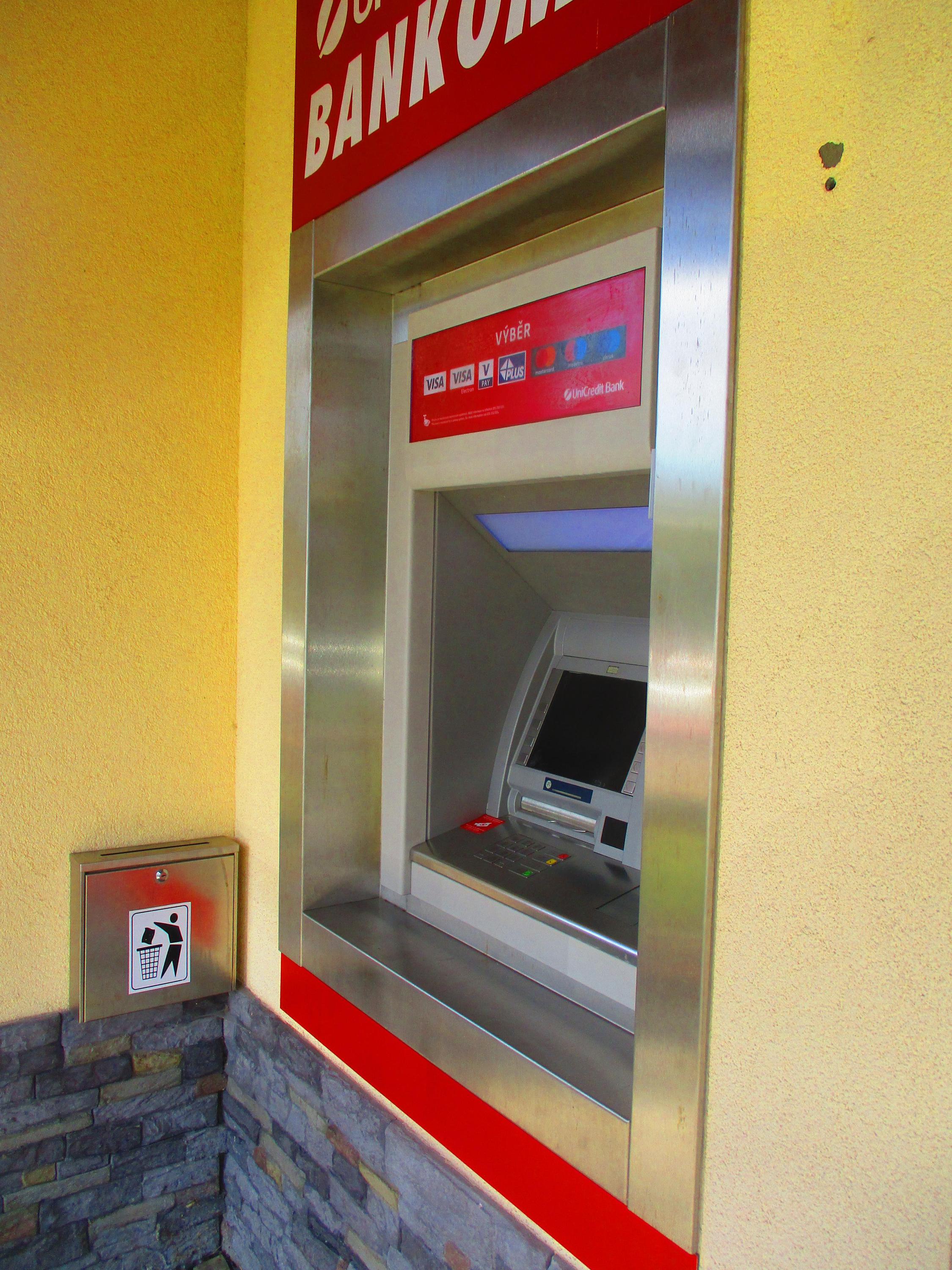 Bankomat UniCredit Bank Czech Republic foto 1