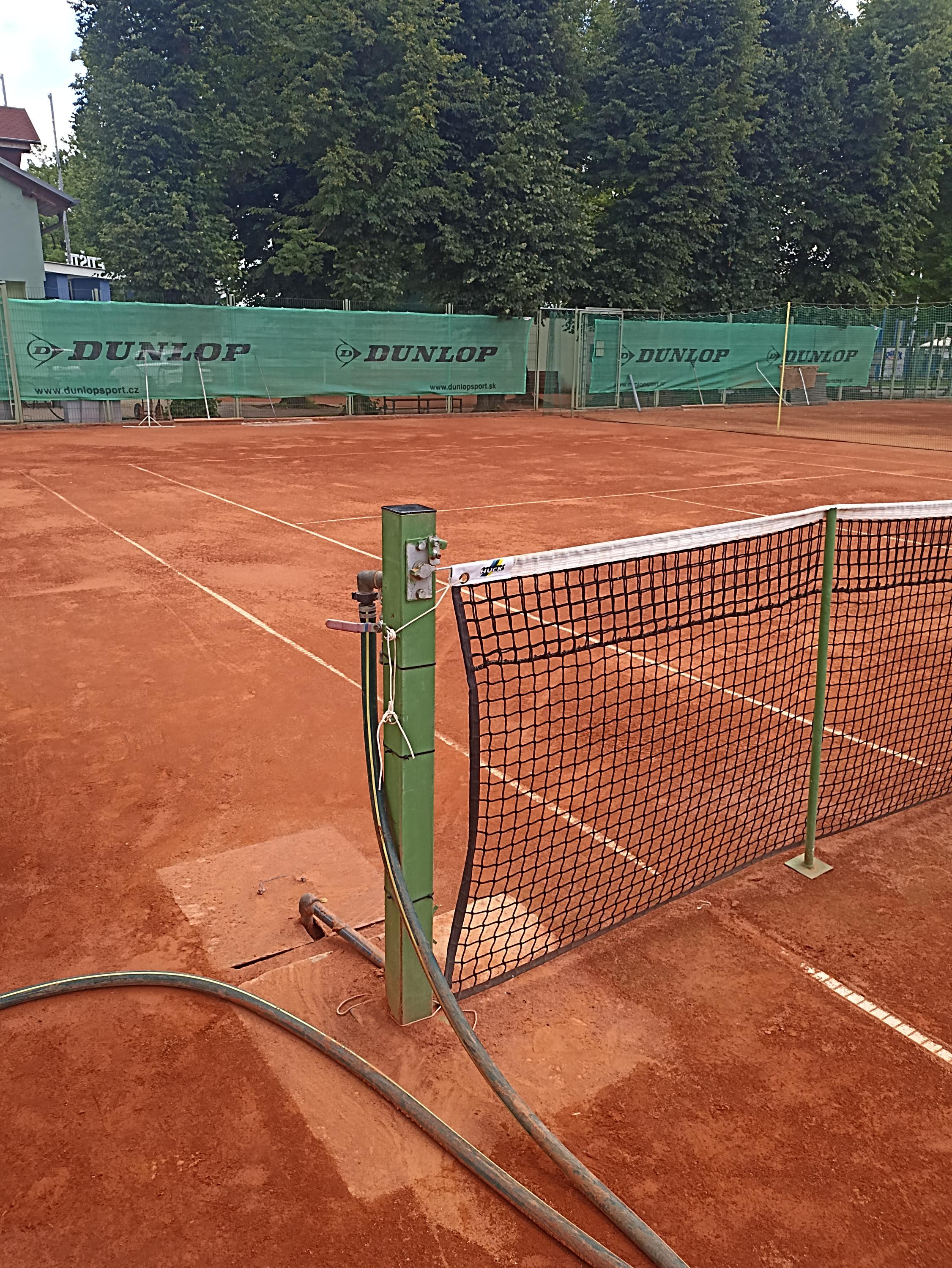 TENIS DLI SLETIŠTĚ foto 4