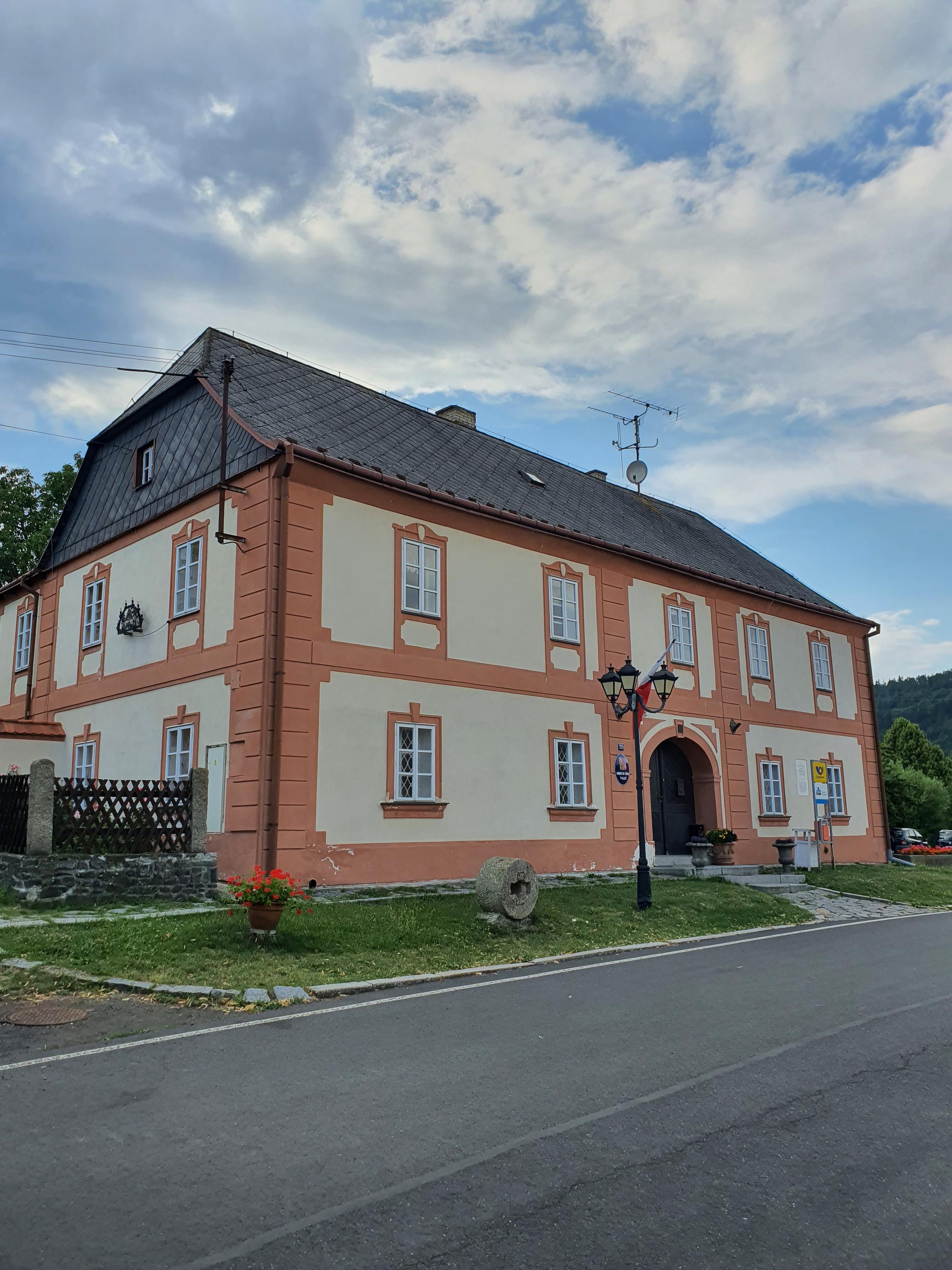 Valeč - obecní úřad foto 5