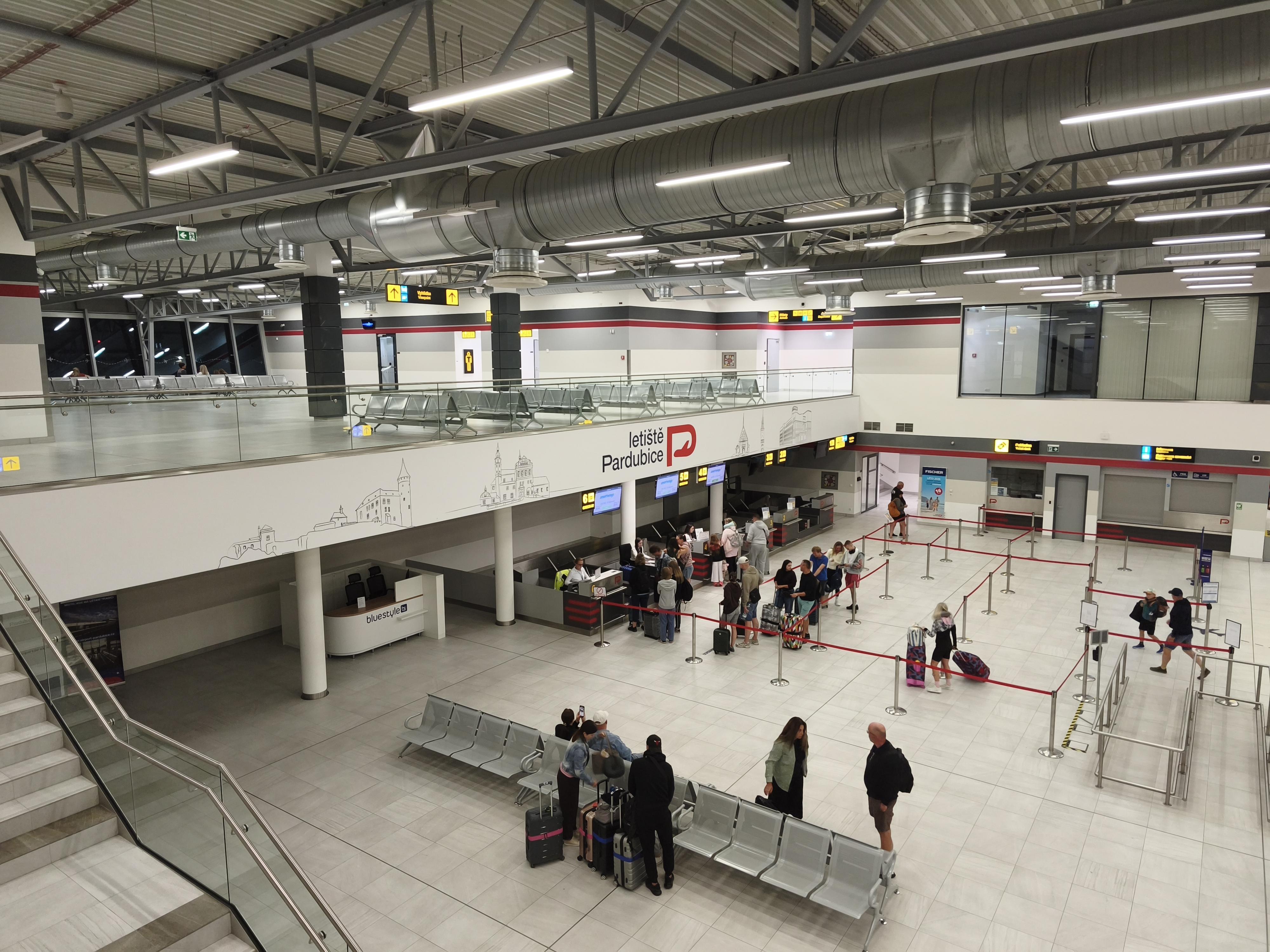 Letiště Pardubice - terminál Jana Kašpara foto 3