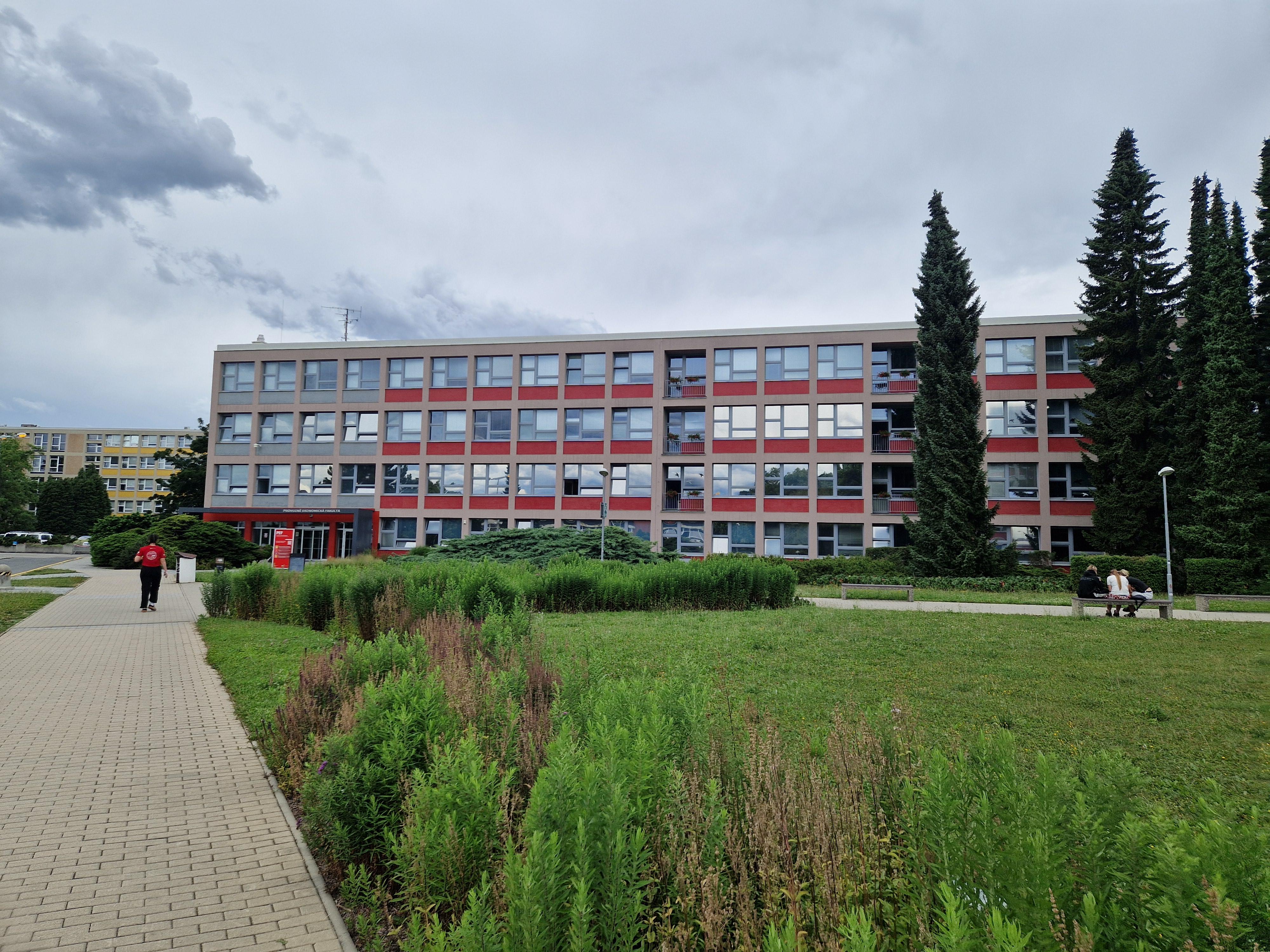 ČZU - Provozně ekonomická fakulta foto 6