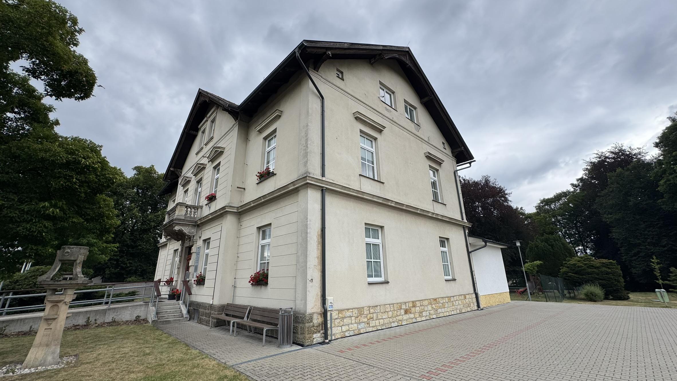 Borohrádek - městský úřad foto 2