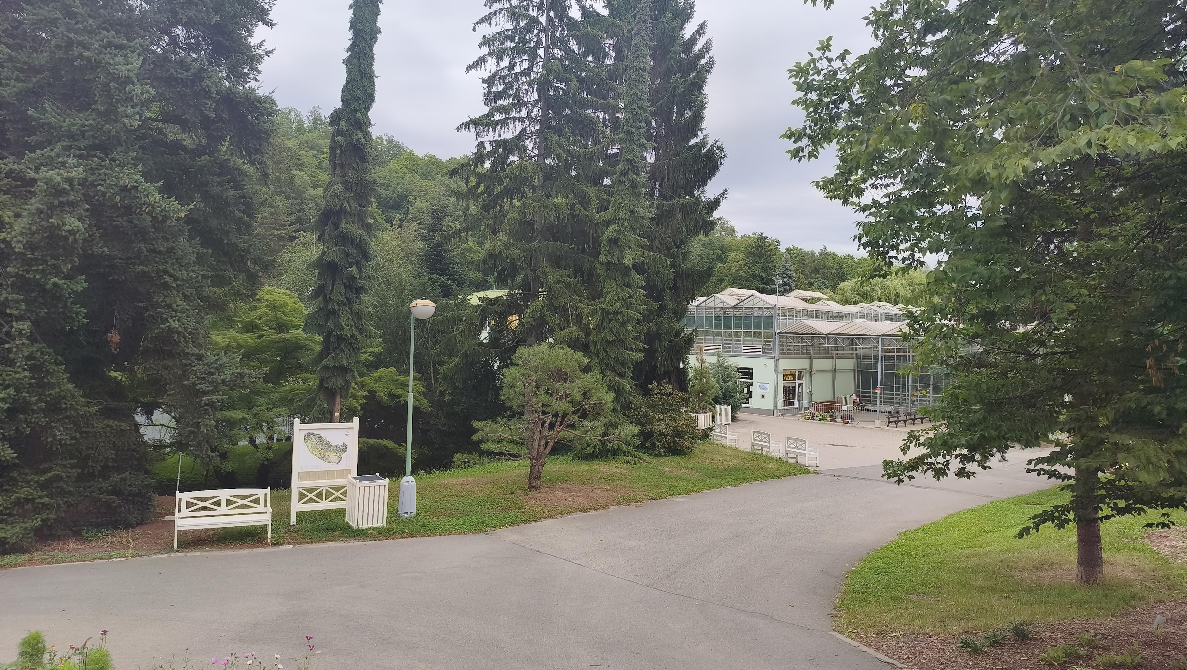 SOŠ Jarov - Školní prodejna květin foto 3