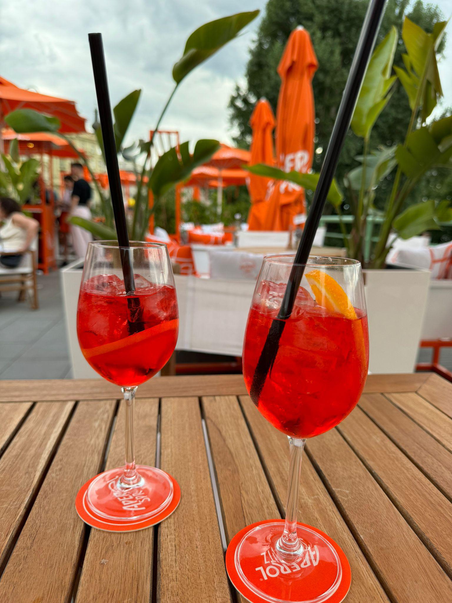 Aperol Spritz terrace Mánes Praha foto 1