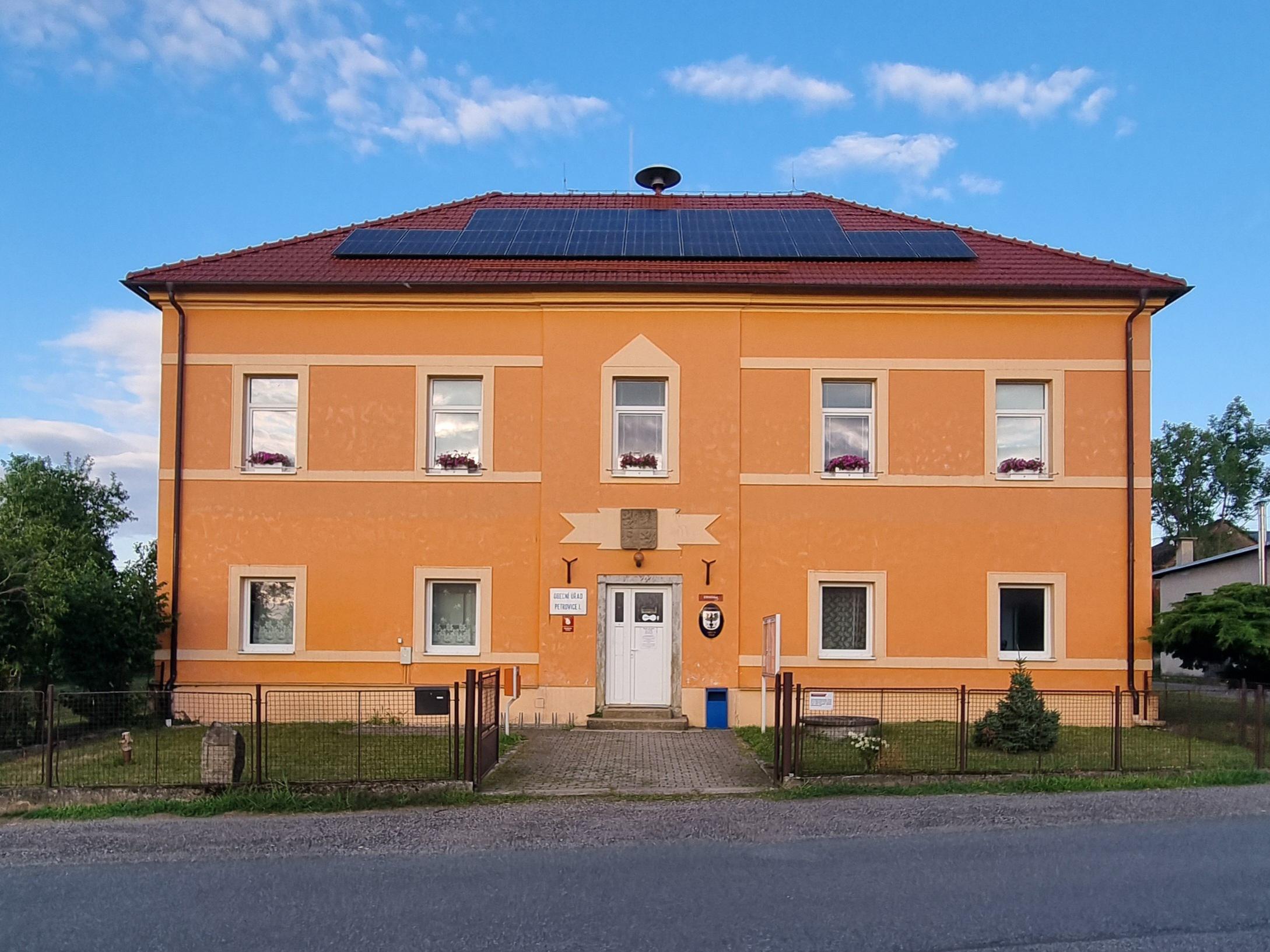 Petrovice I - obecní úřad foto 2