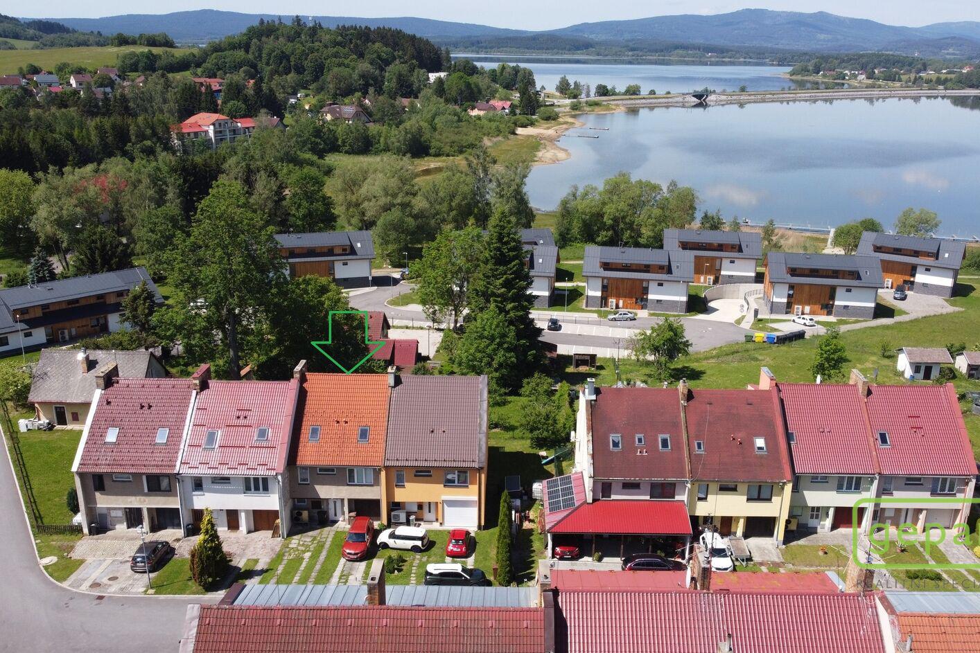 Rodinný řadový dům na Lipně - Černá v Pošumaví