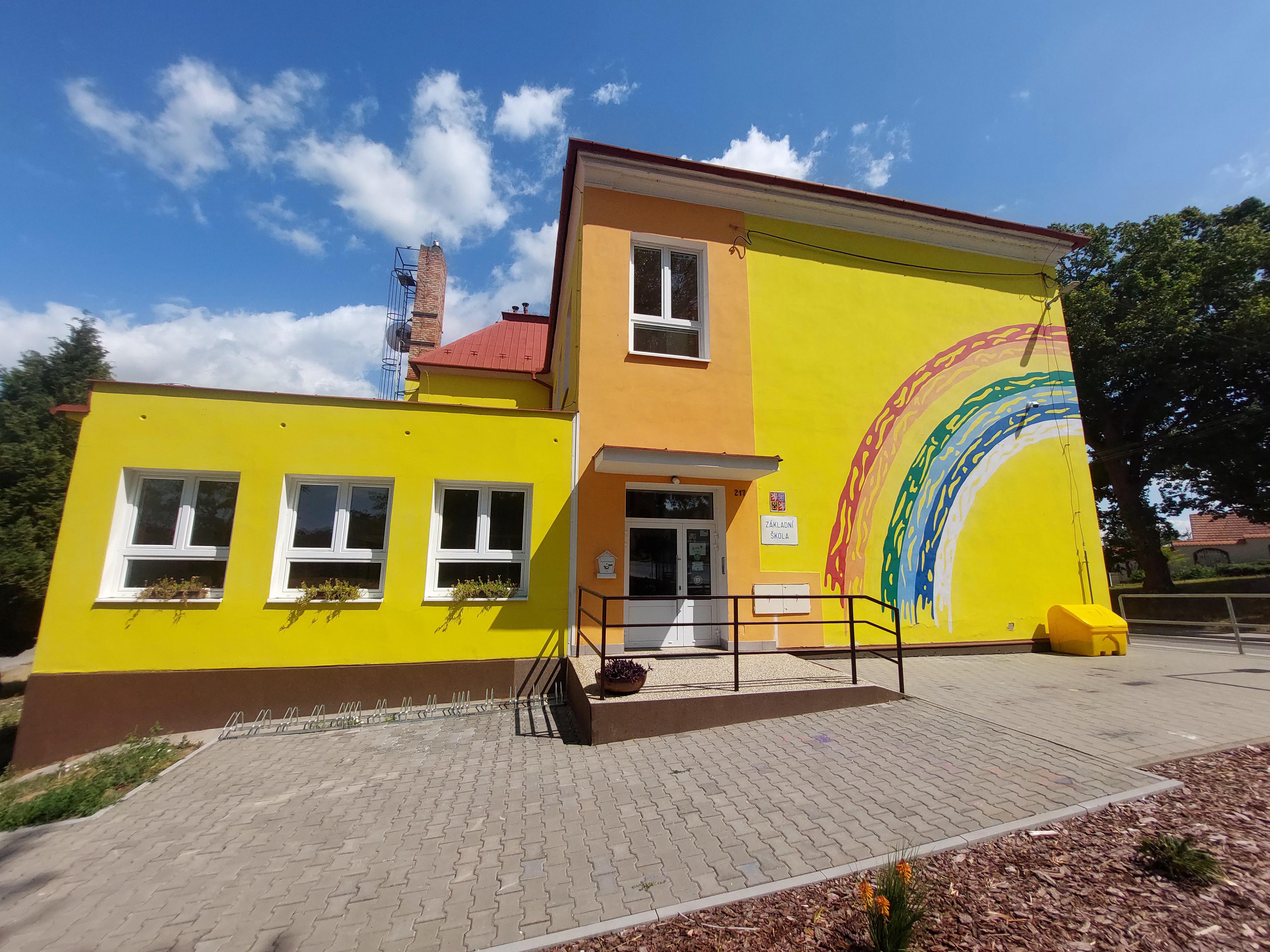 Základní škola Křepice, okres Břeclav foto 2