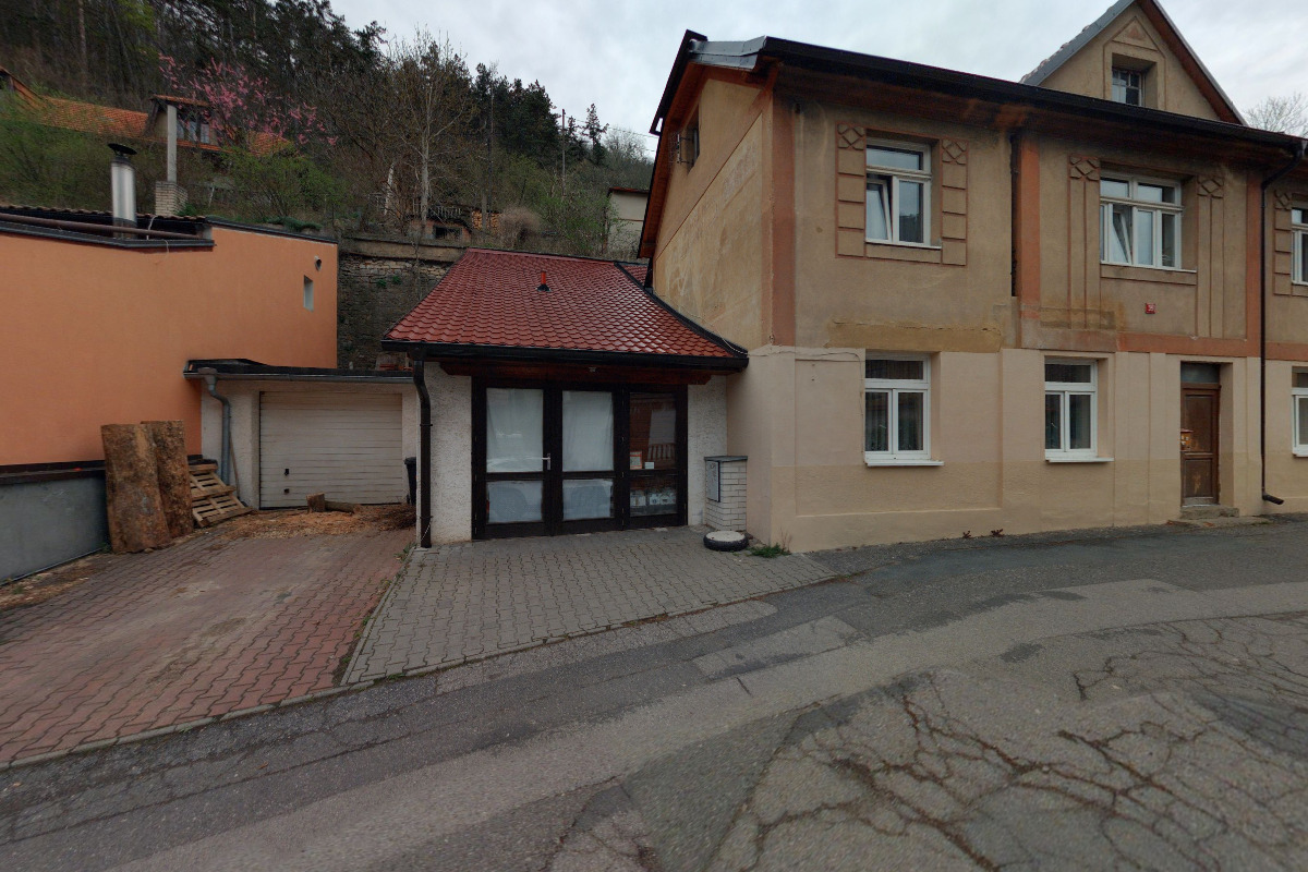 Suvenýry shop sklo-porcelán