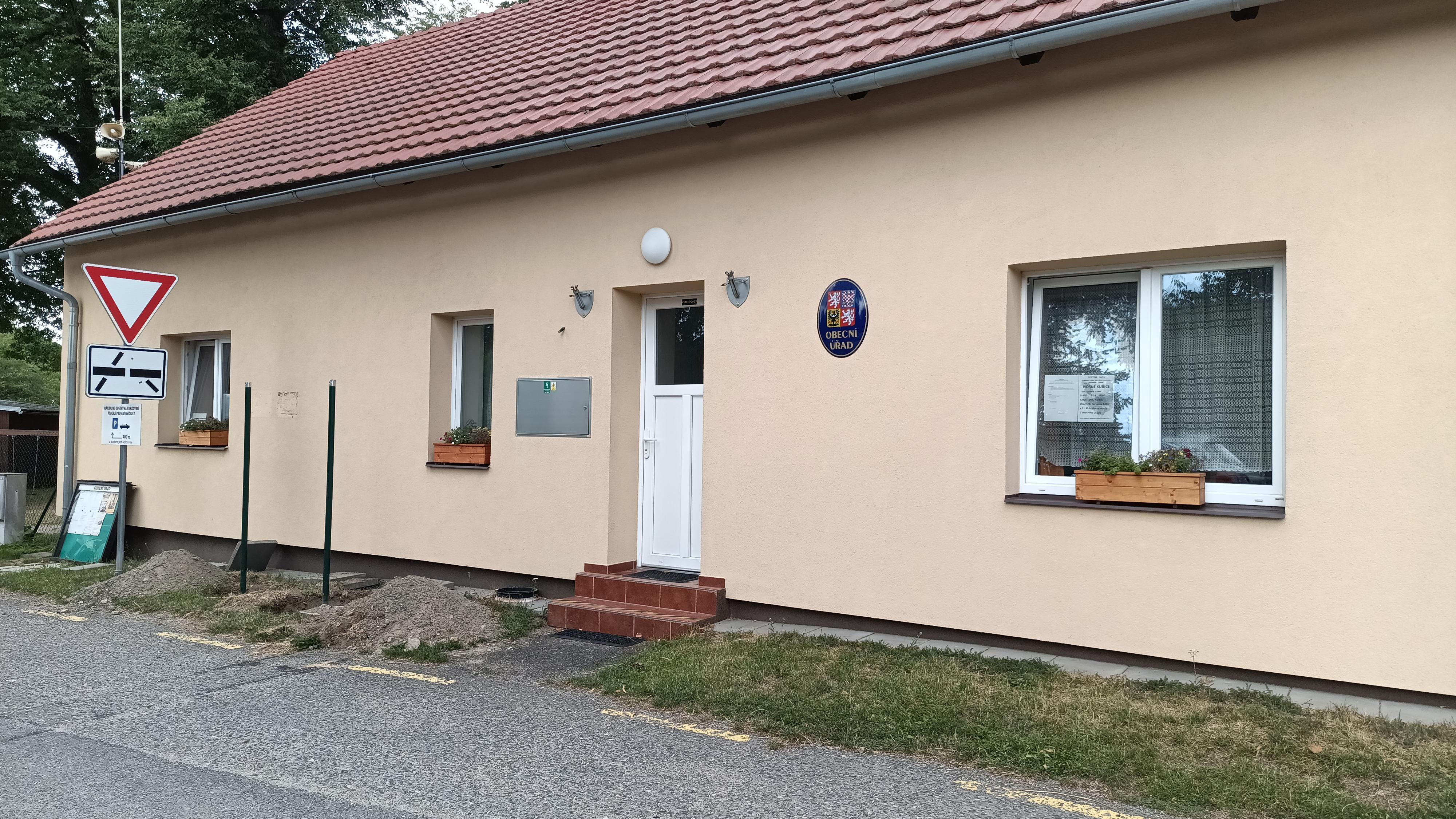 Bor u Skutče - obecní úřad foto 3