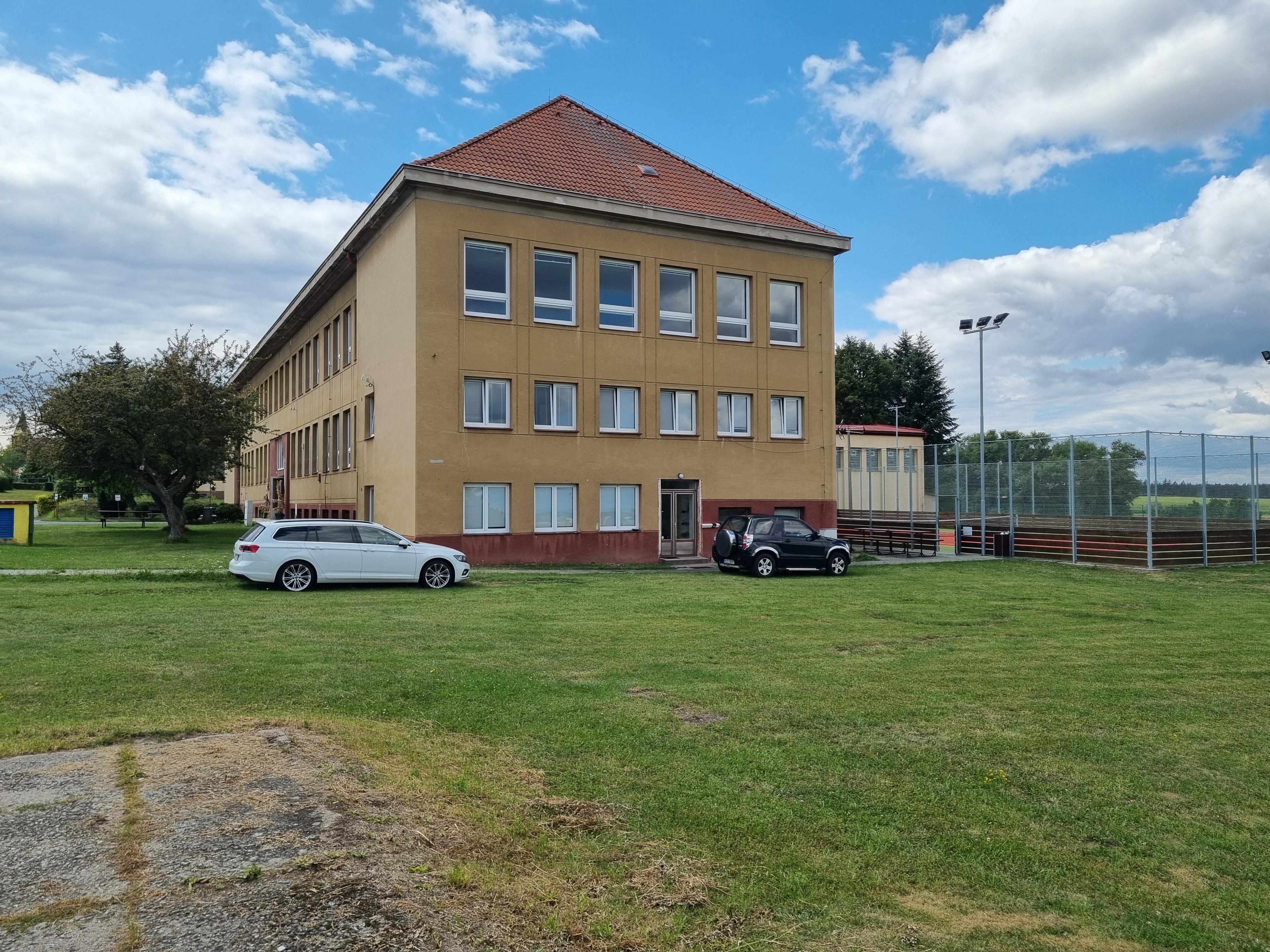 Základní škola a Mateřská škola Červené Janovice foto 2