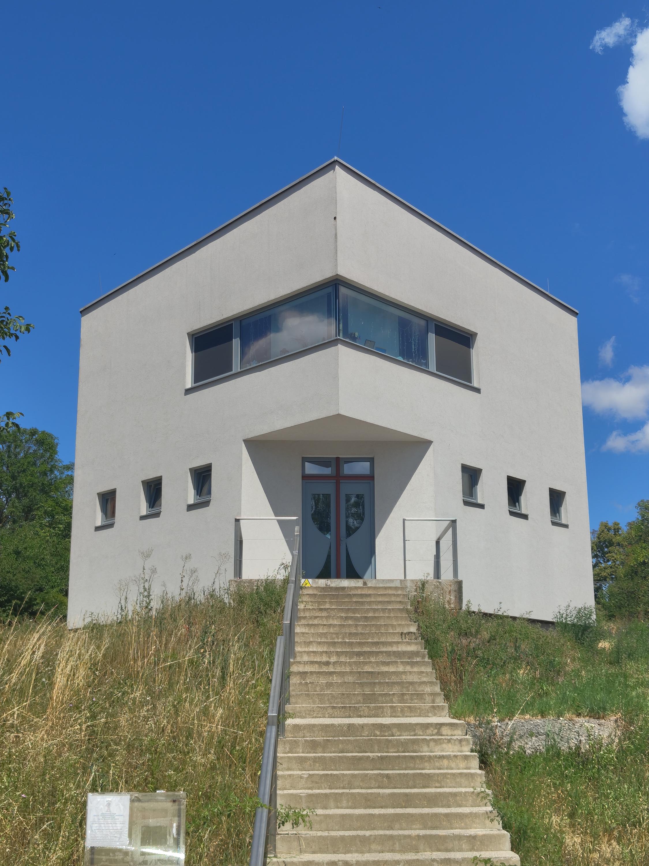 Pavéza - kostel Církve čs. husitské foto 4