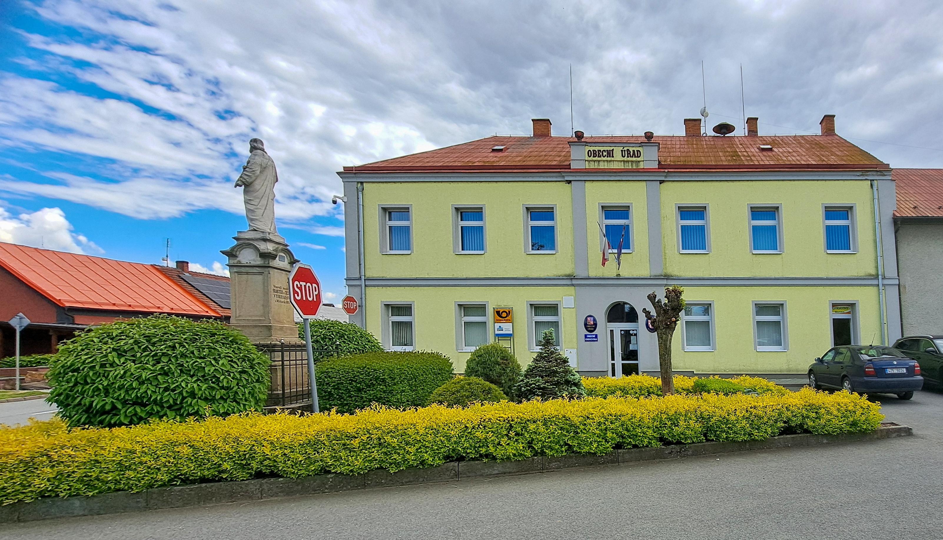 Míškovice - obecní úřad foto 2