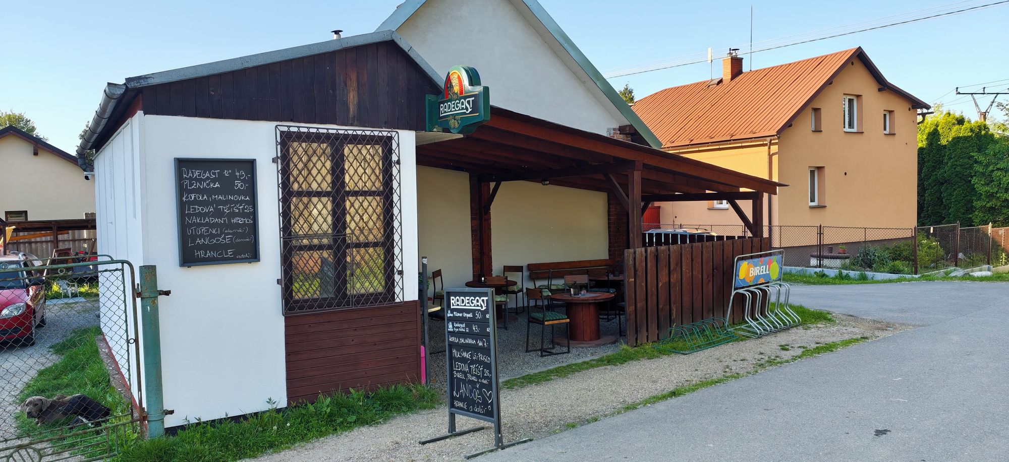 Občerstvení u řeky foto 1