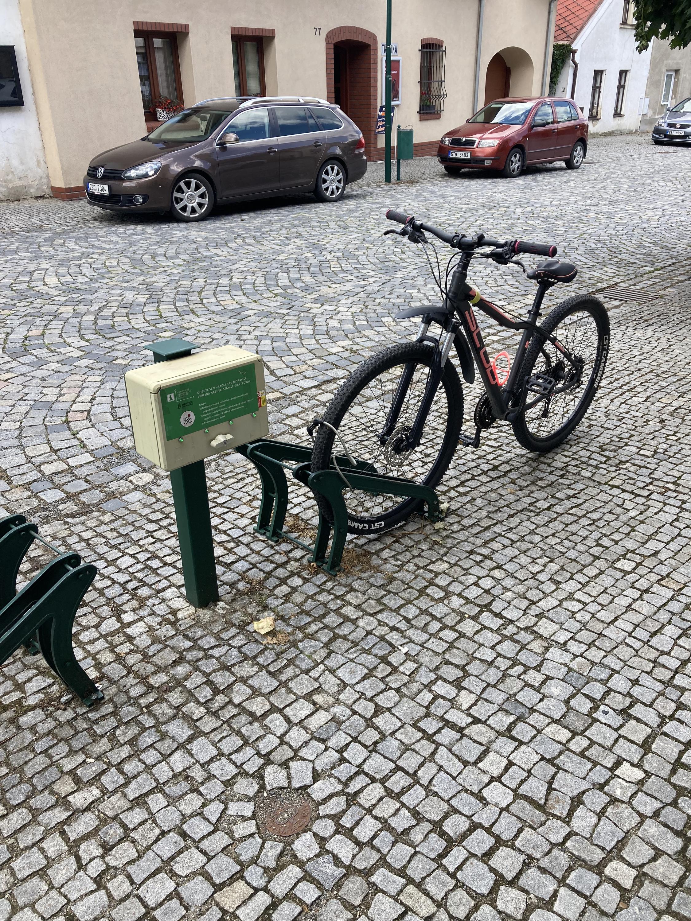 Nabíjecí stanice Městská knihovna a informační centrum Hradec nad Moravicí foto 3
