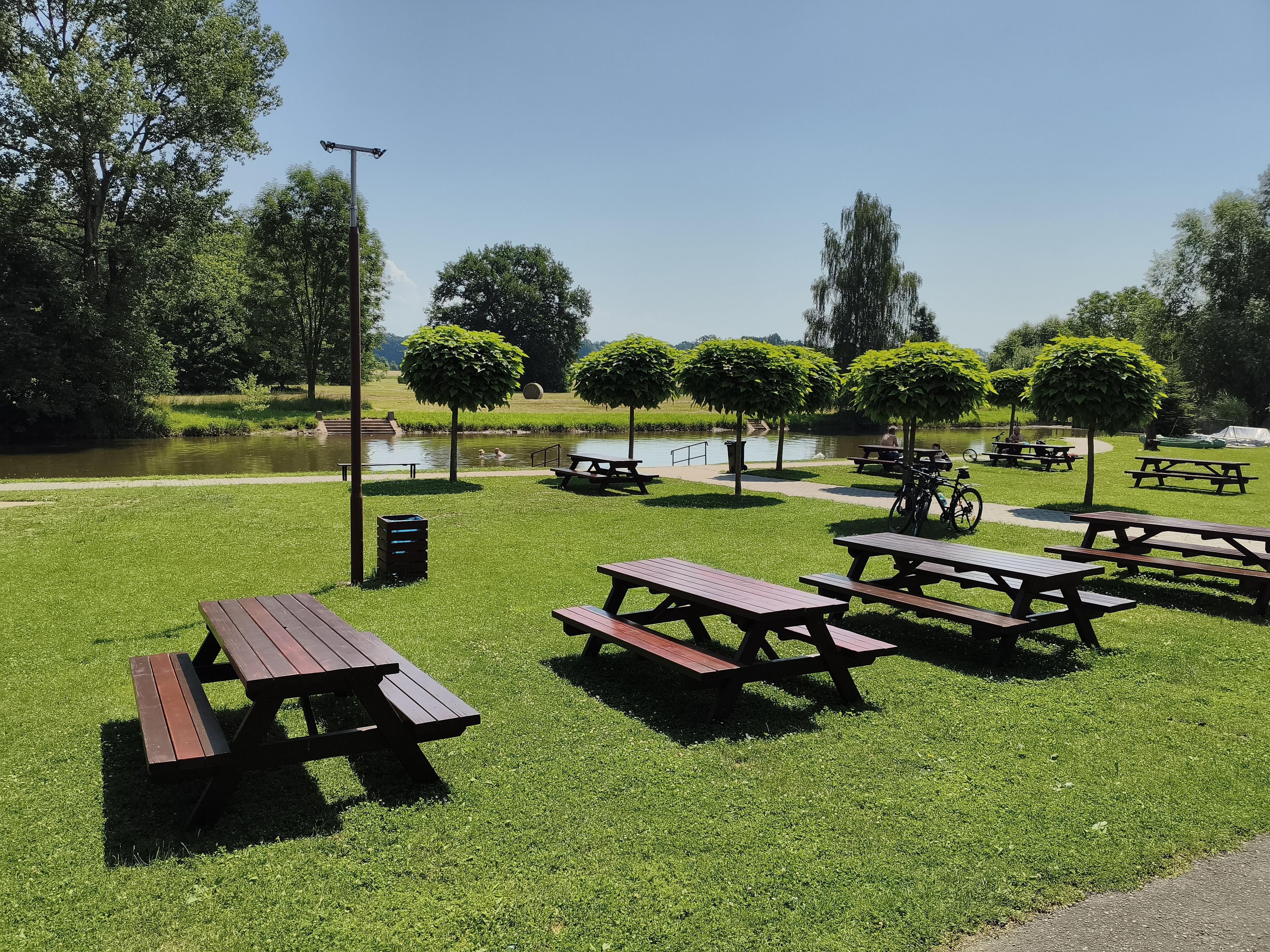 Restaurace Říční a sluneční lázně Na Úpě foto 2