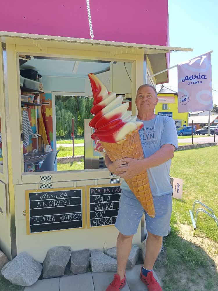Točená zmrzlina u zámku Kunín foto 1