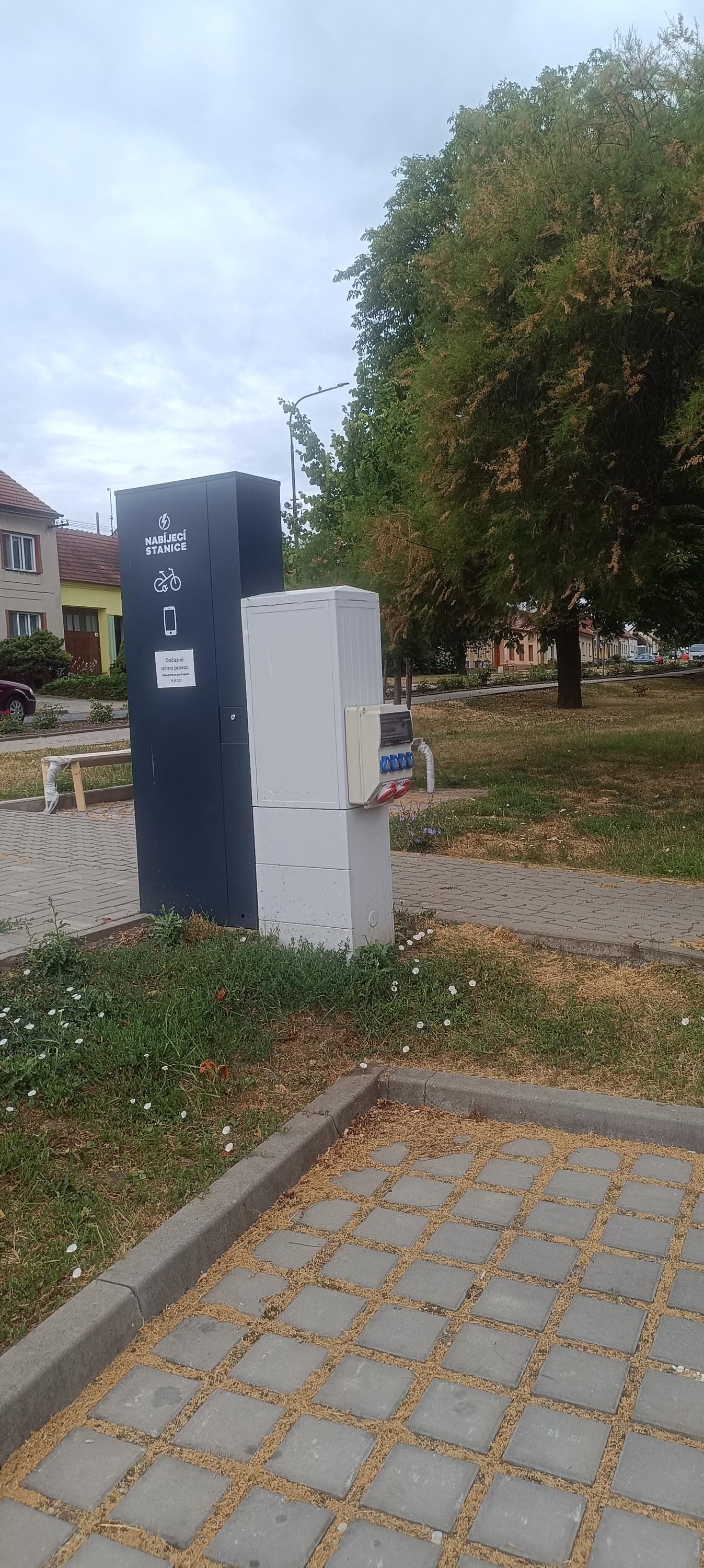 Nabíjecí stanice pro elektrokola a mobilní zařízení Etron Czech s.r.o. foto 2