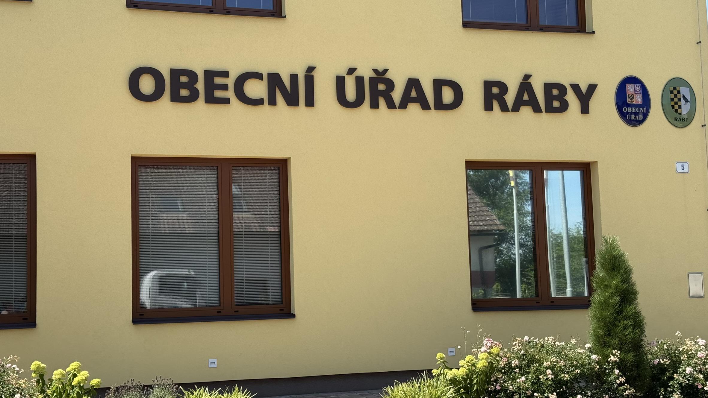 Ráby - obecní úřad foto 3