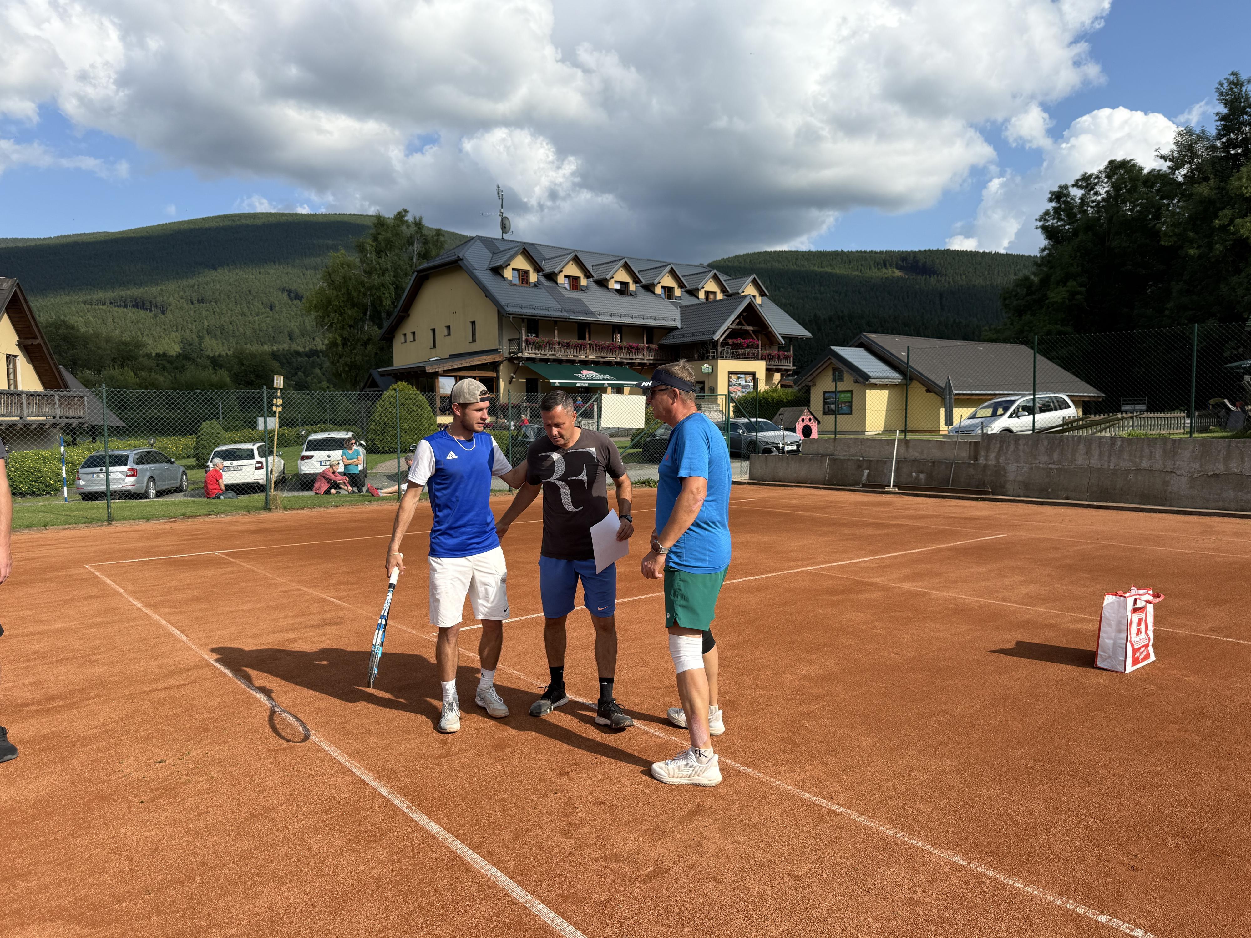 Tenisové kurty - Chata Ramzovské sedlo foto 3