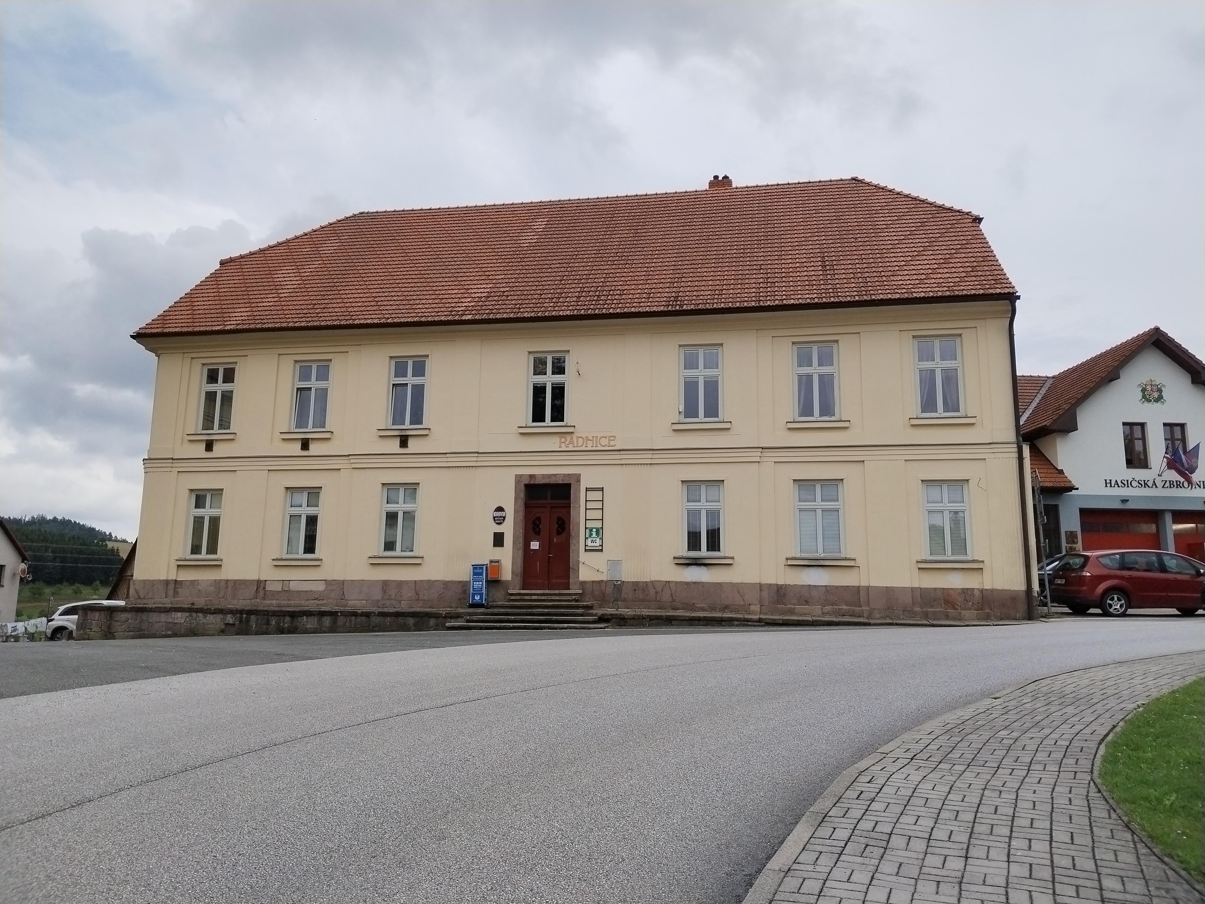 Pecka - úřad městyse foto 3
