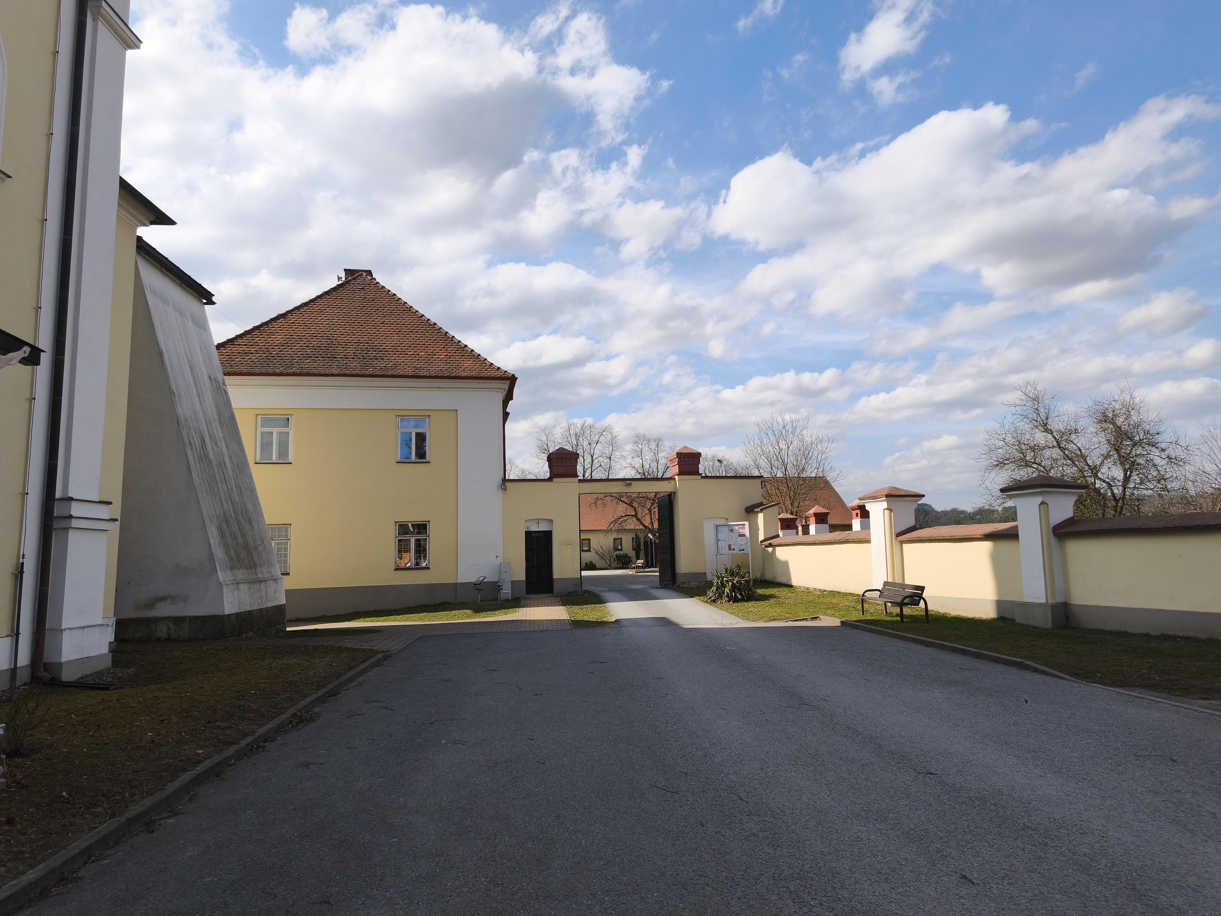 Oblastní charita Blansko - Sociálně terapeutické dílny Pěkná modrá Doubravice