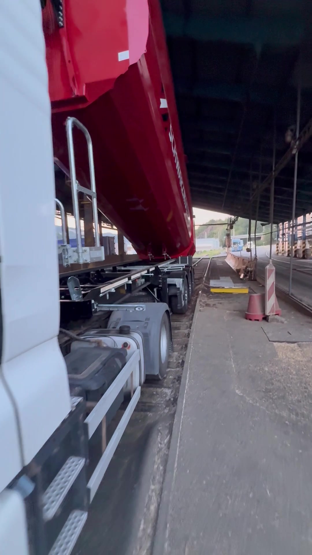 Jan KŘÁPEK Logistika foto 2 (náhled videa)