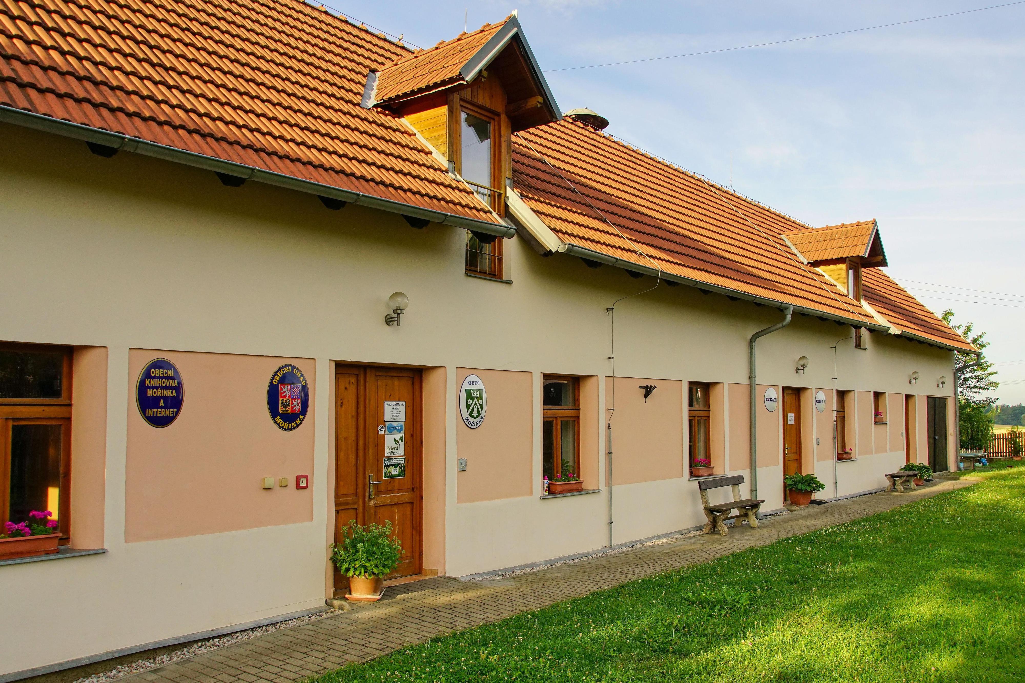 Mořinka - obecní úřad foto 2