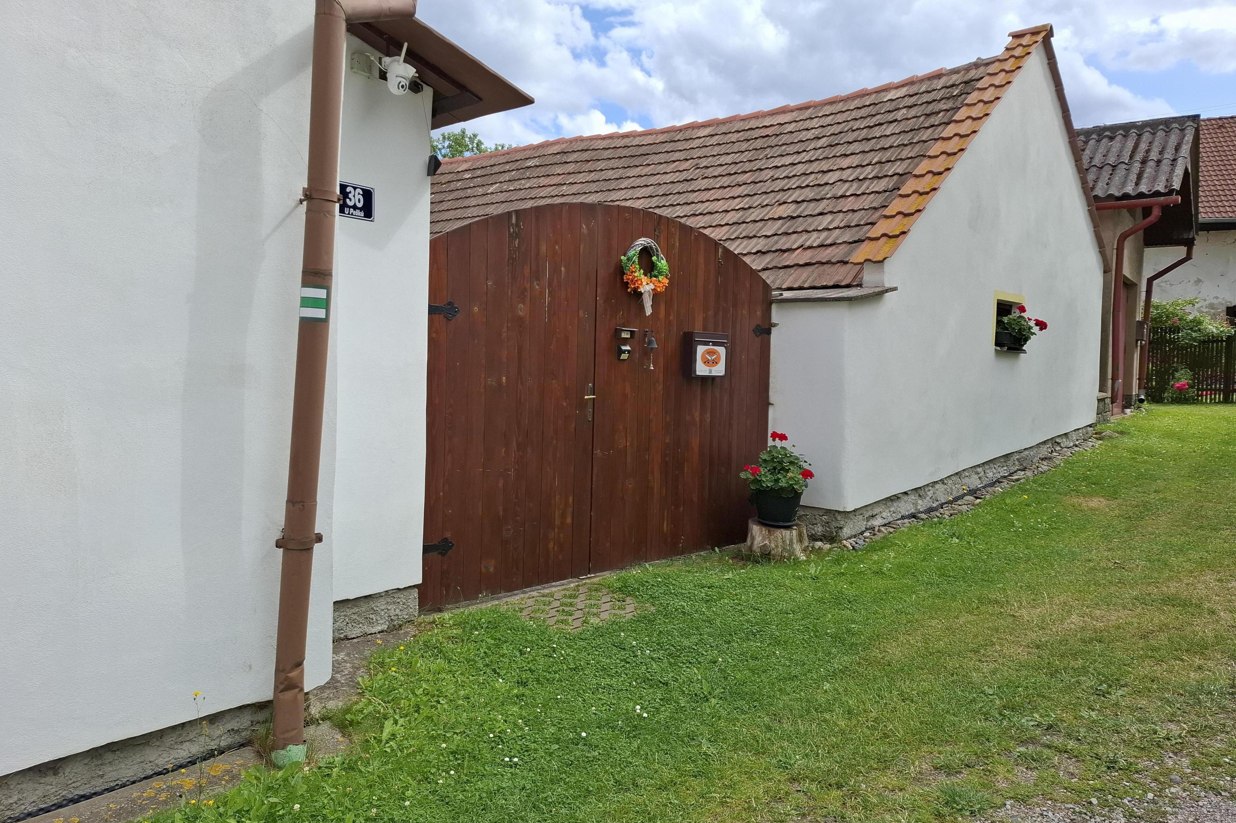 BROUŠENÍ NOŽŮ A NŮŽEK PEŠEK