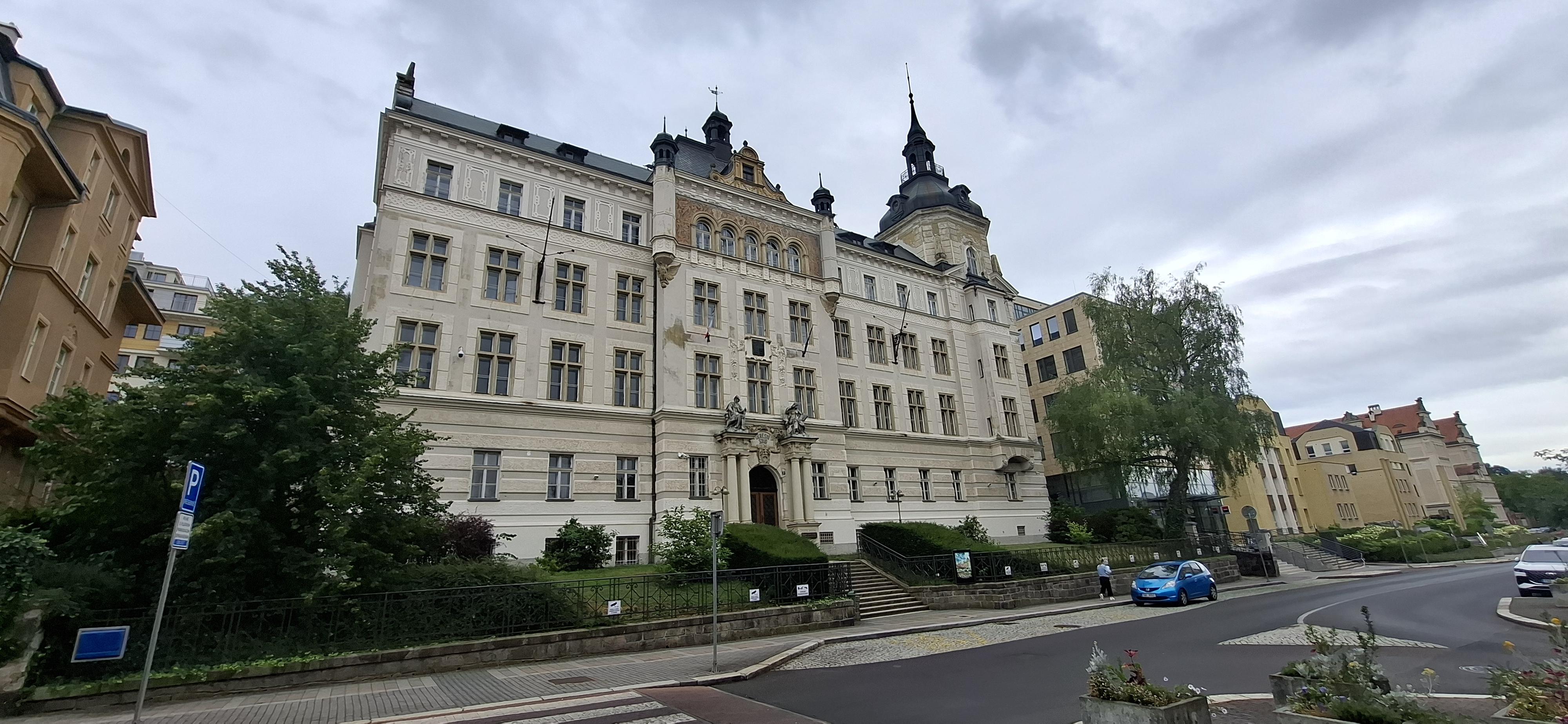 Okresní soud v Karlových Varech foto 2