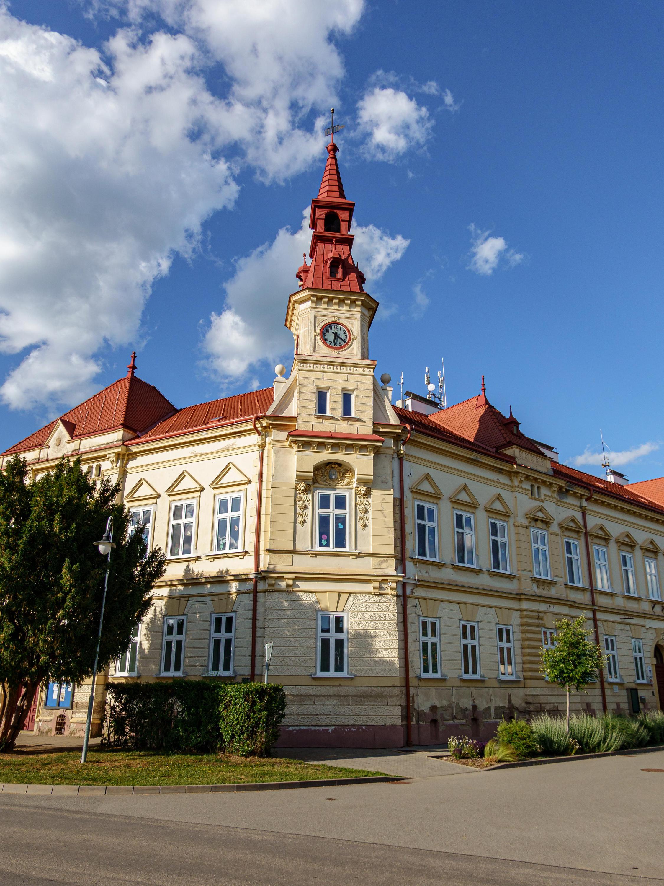 Jaroslavice - obecní úřad foto 2